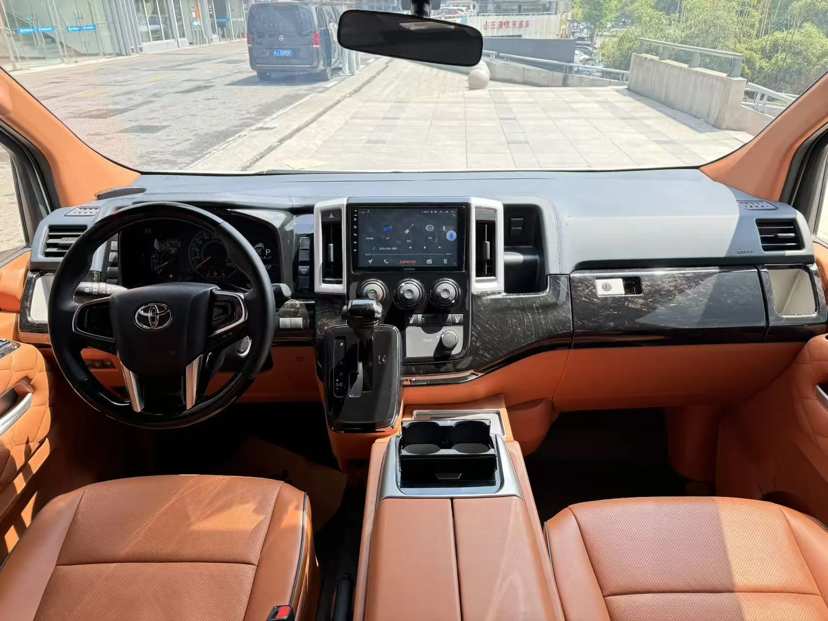 Toyota HiAce, 2023 9