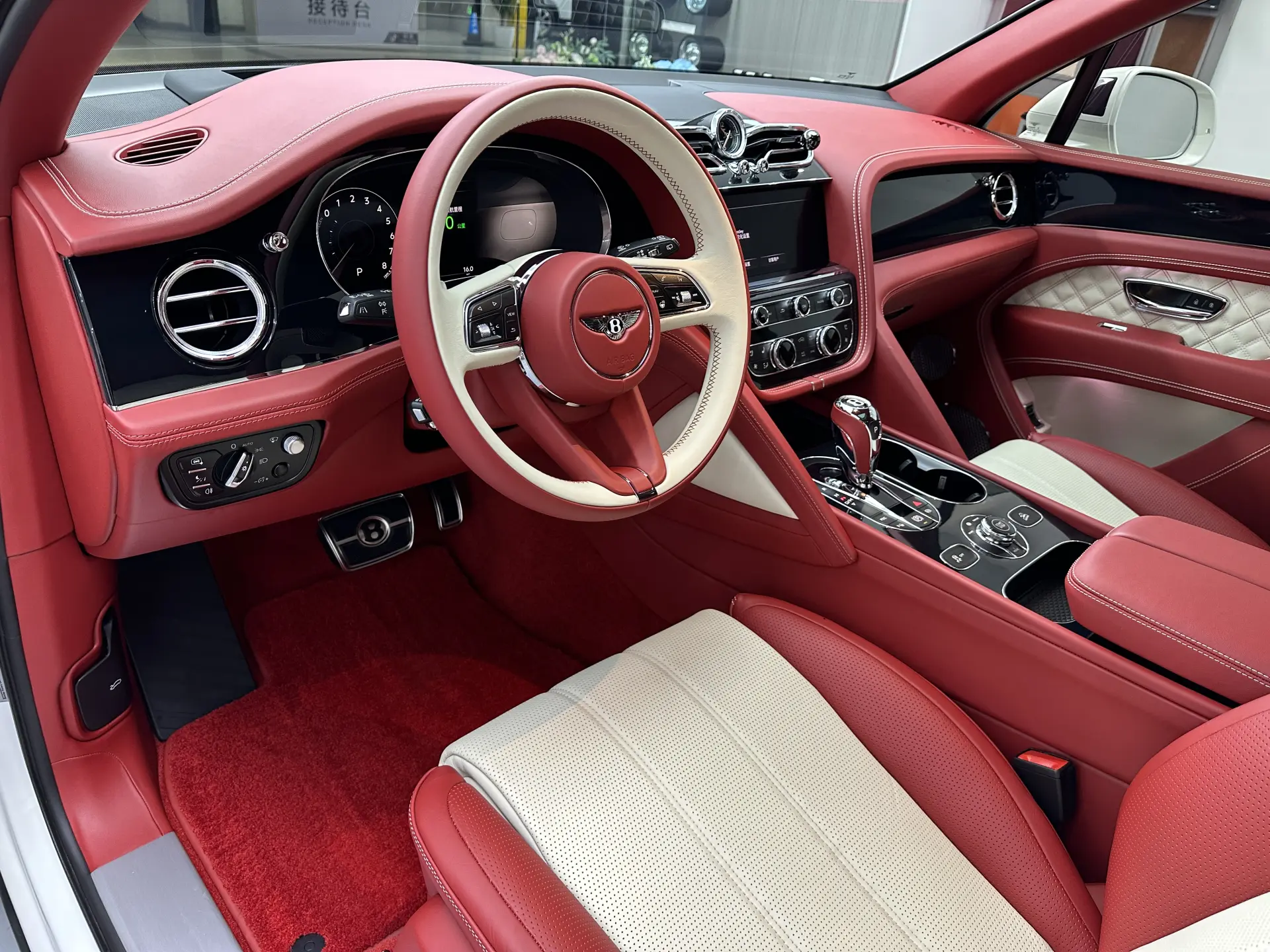 Bentley Bentayga, 2022 11