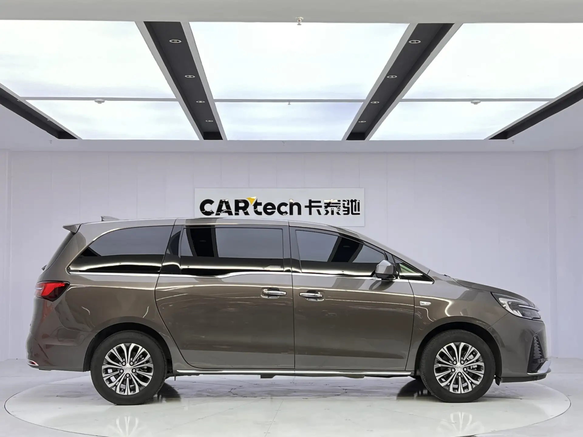 Buick GL8, 2025 4