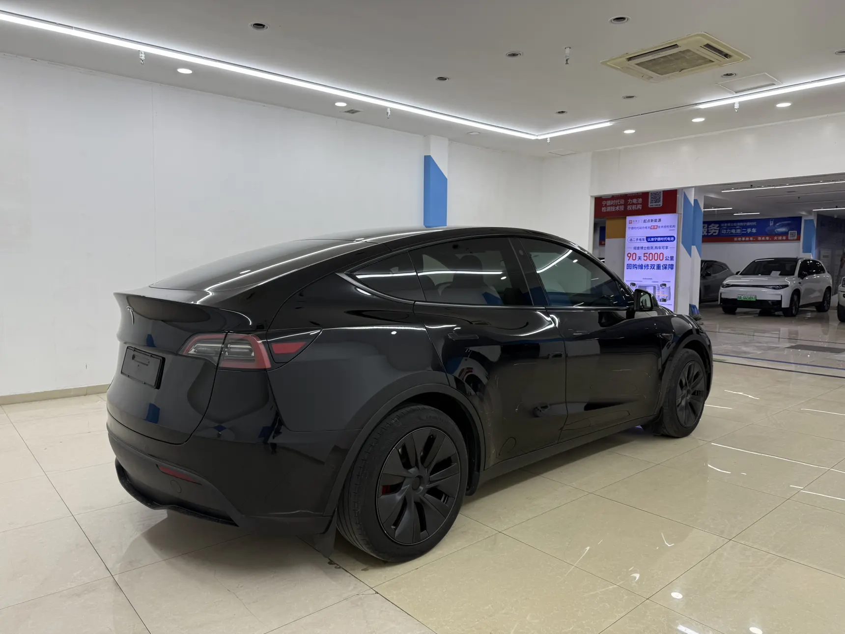 Tesla Model Y, 2023 4
