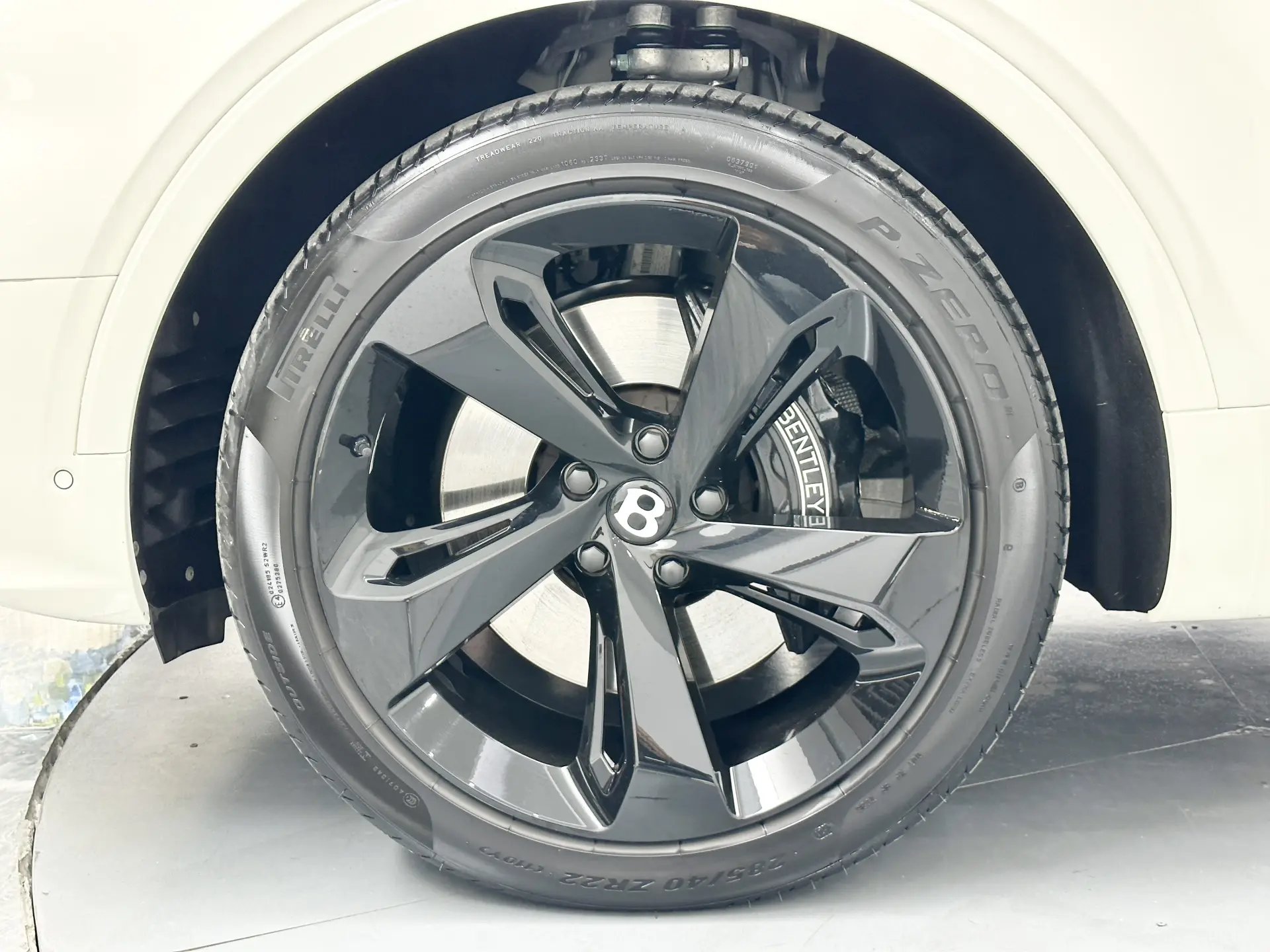 Bentley Bentayga, 2022 19