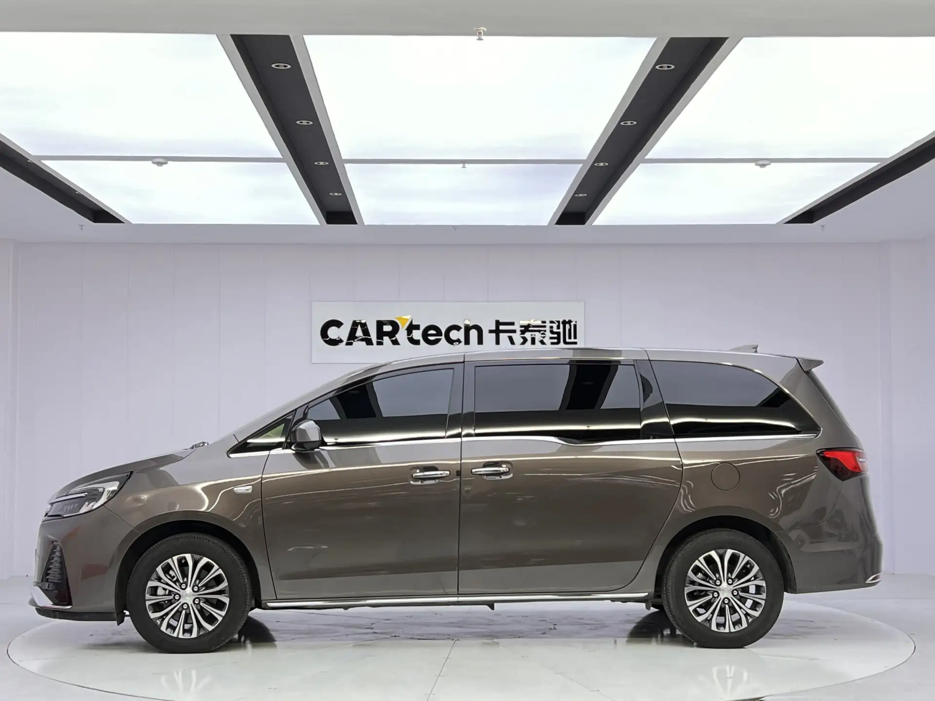 Buick GL8, 2025 8