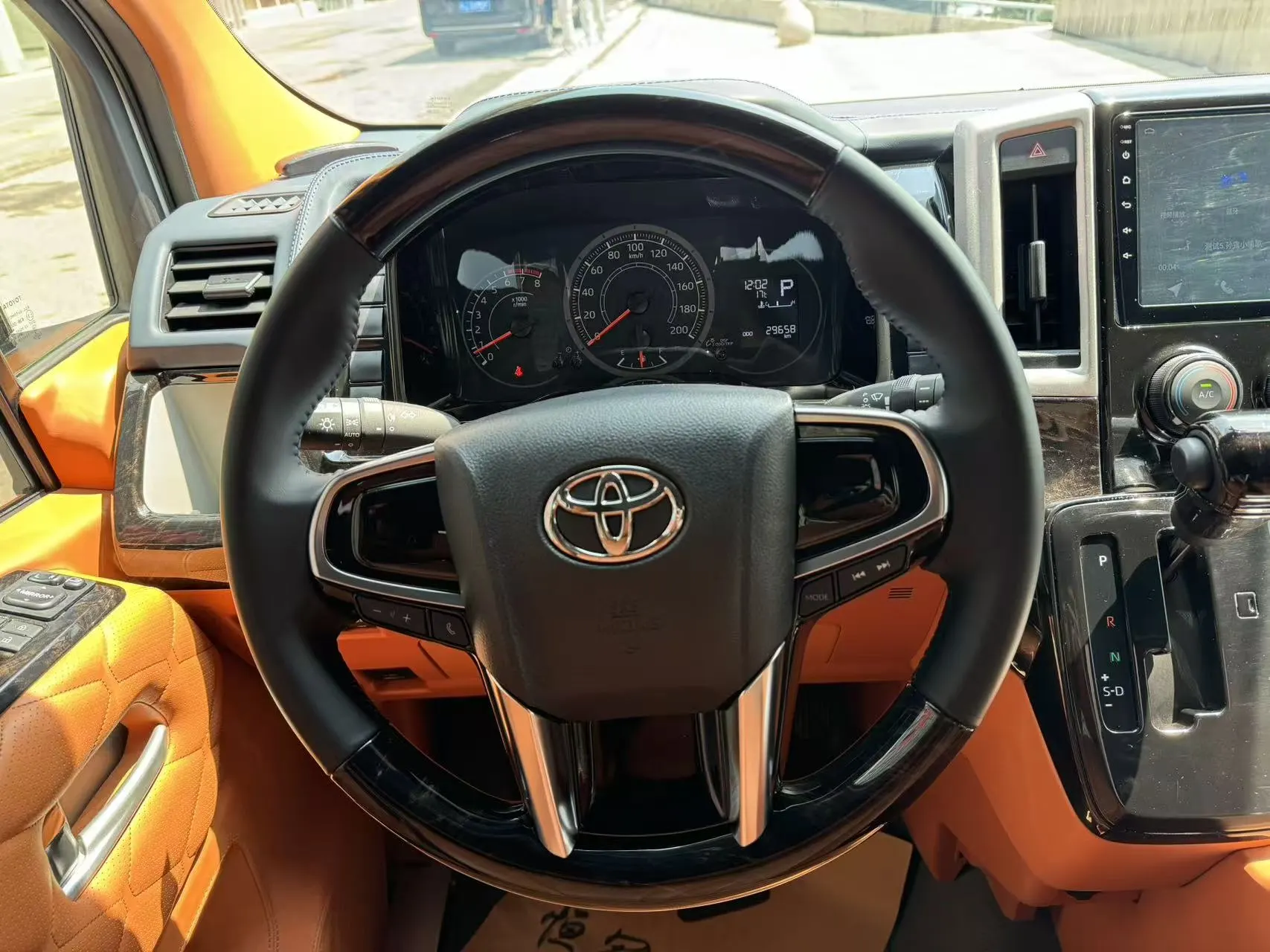 Toyota HiAce, 2023 10