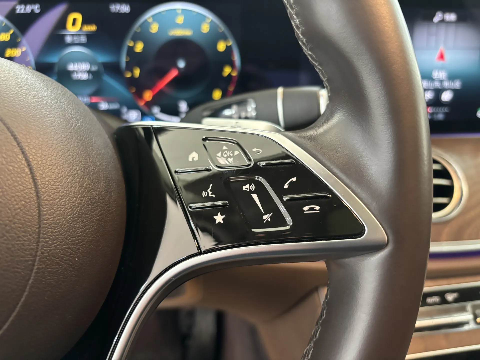 Mercedes-Benz E 300 L, 2022 28
