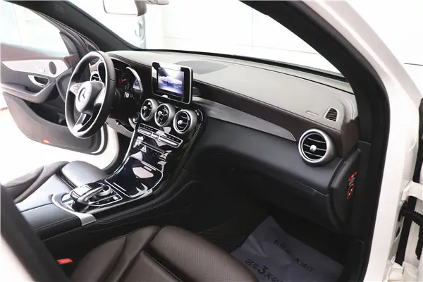 Mercedes-Benz GLC 200 L, 2019 18