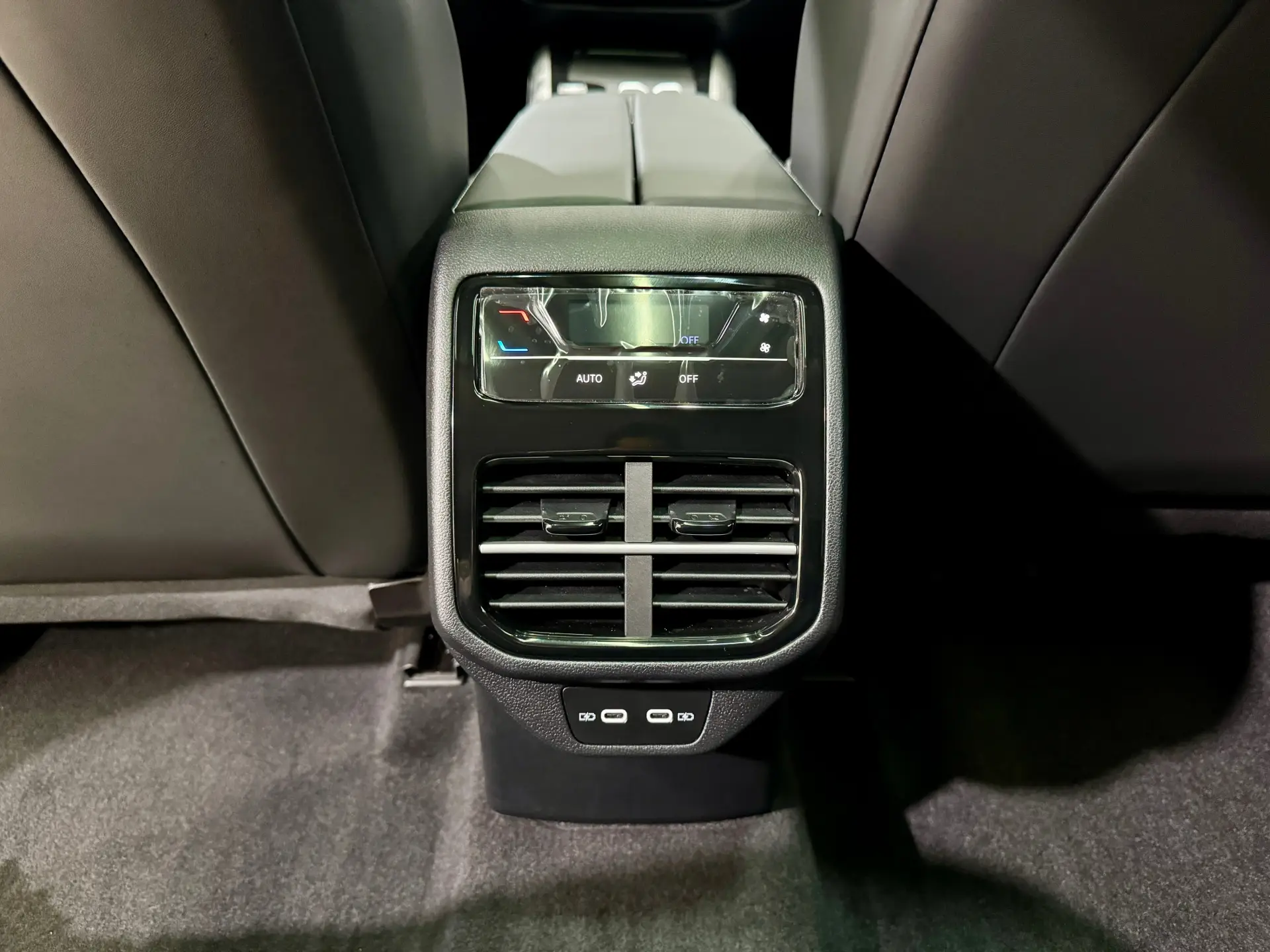 Volkswagen Passat, 2025 19