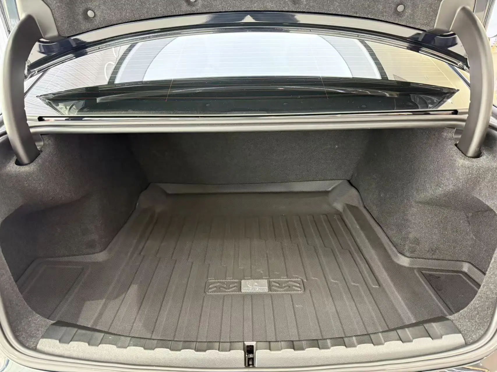BMW 325Li, 2025 8