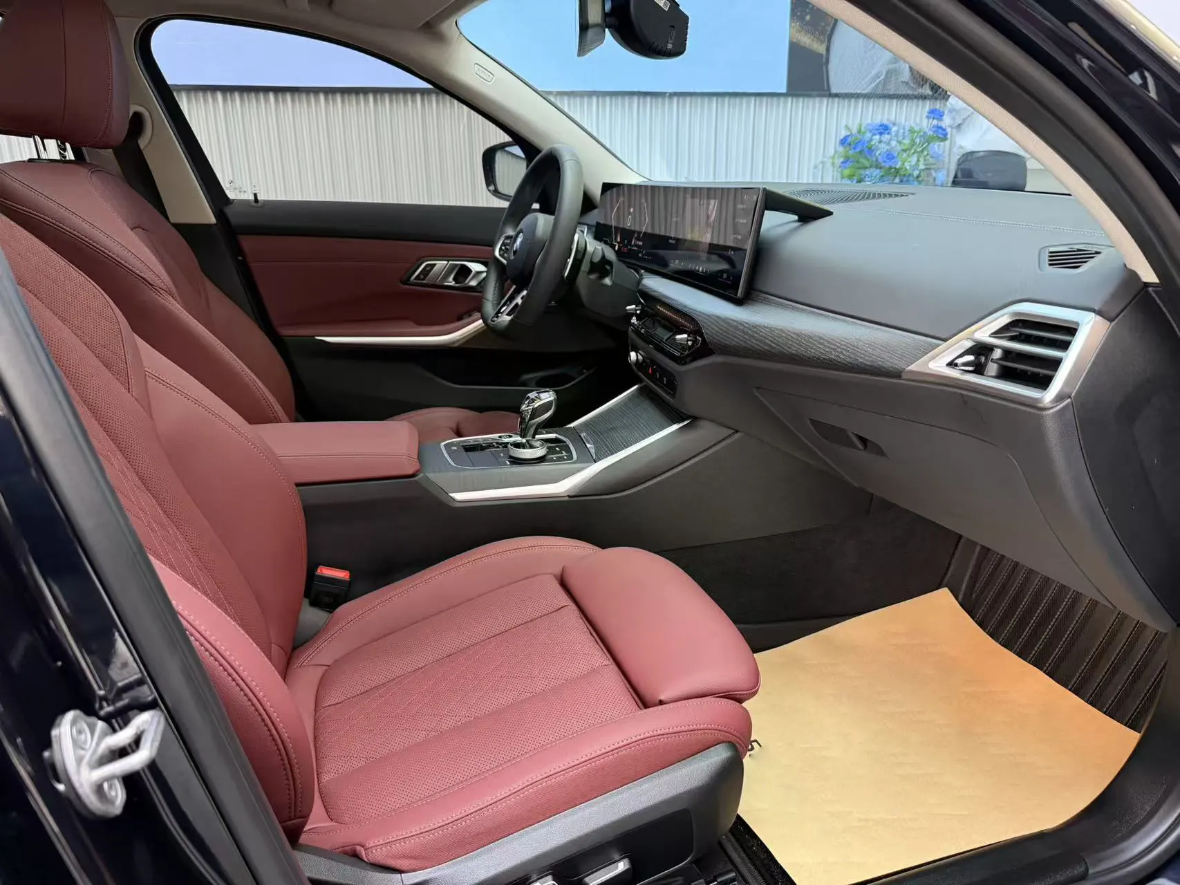 BMW 325Li, 2025 12