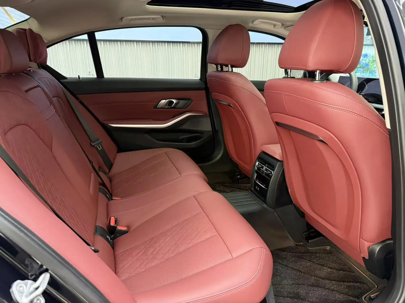BMW 325Li, 2025 14