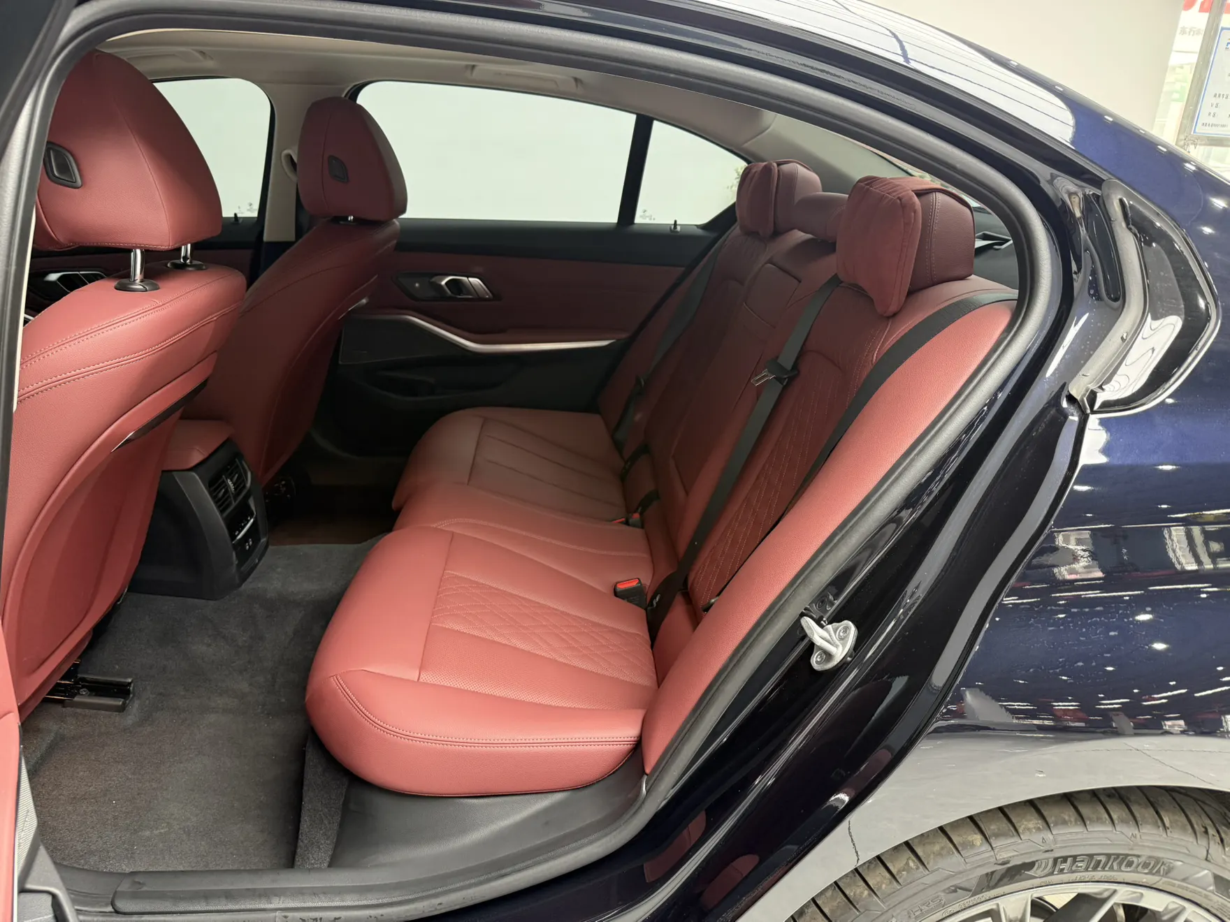 BMW 330Li, 2026 14