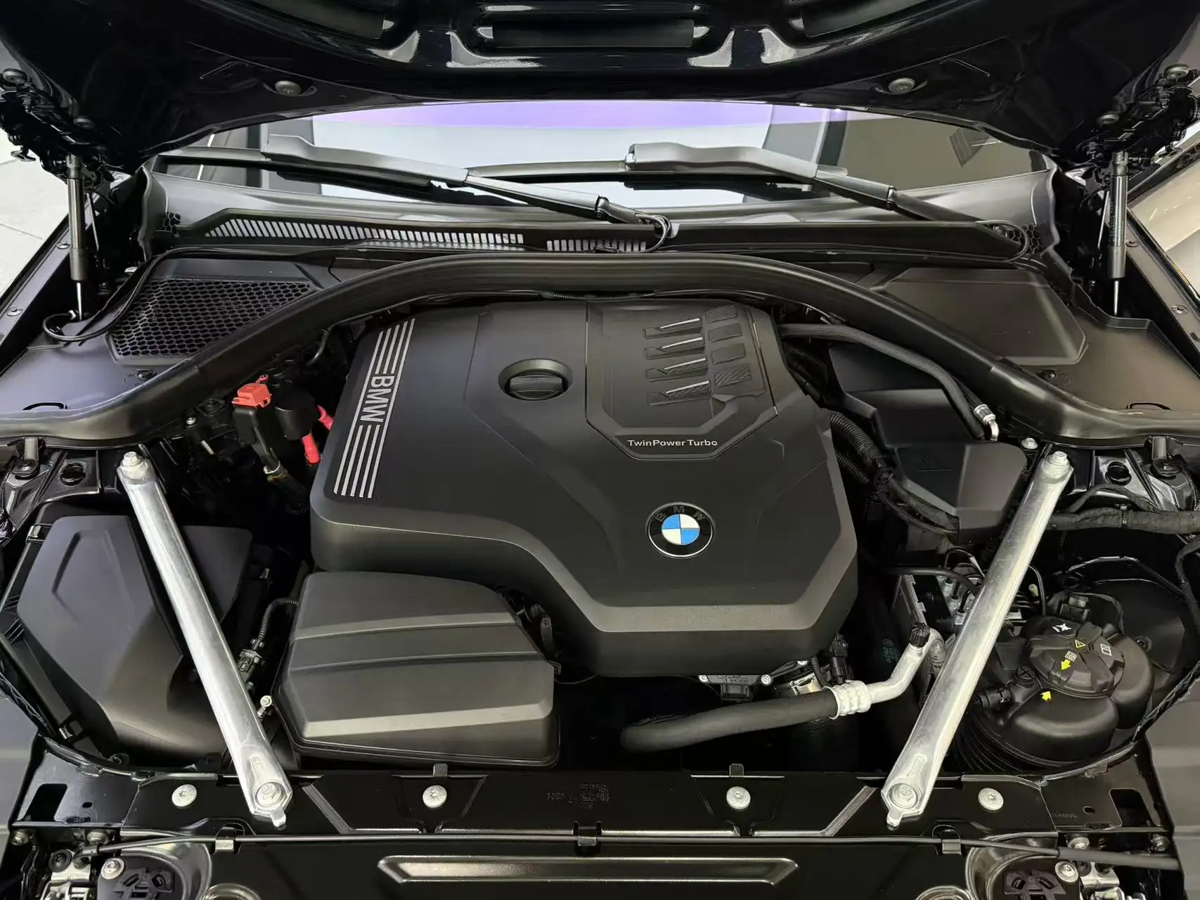BMW 325Li, 2025 7