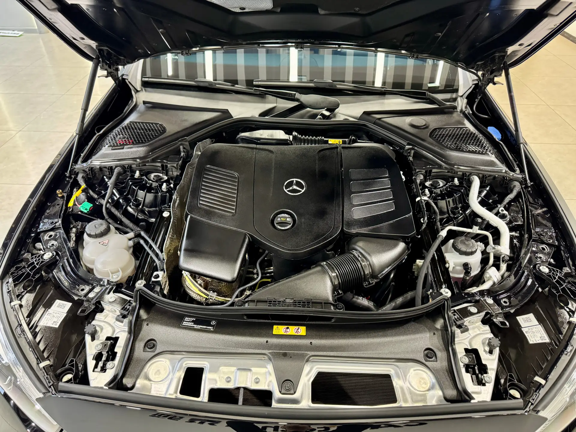 Mercedes-Benz E 350 e, 2025 19