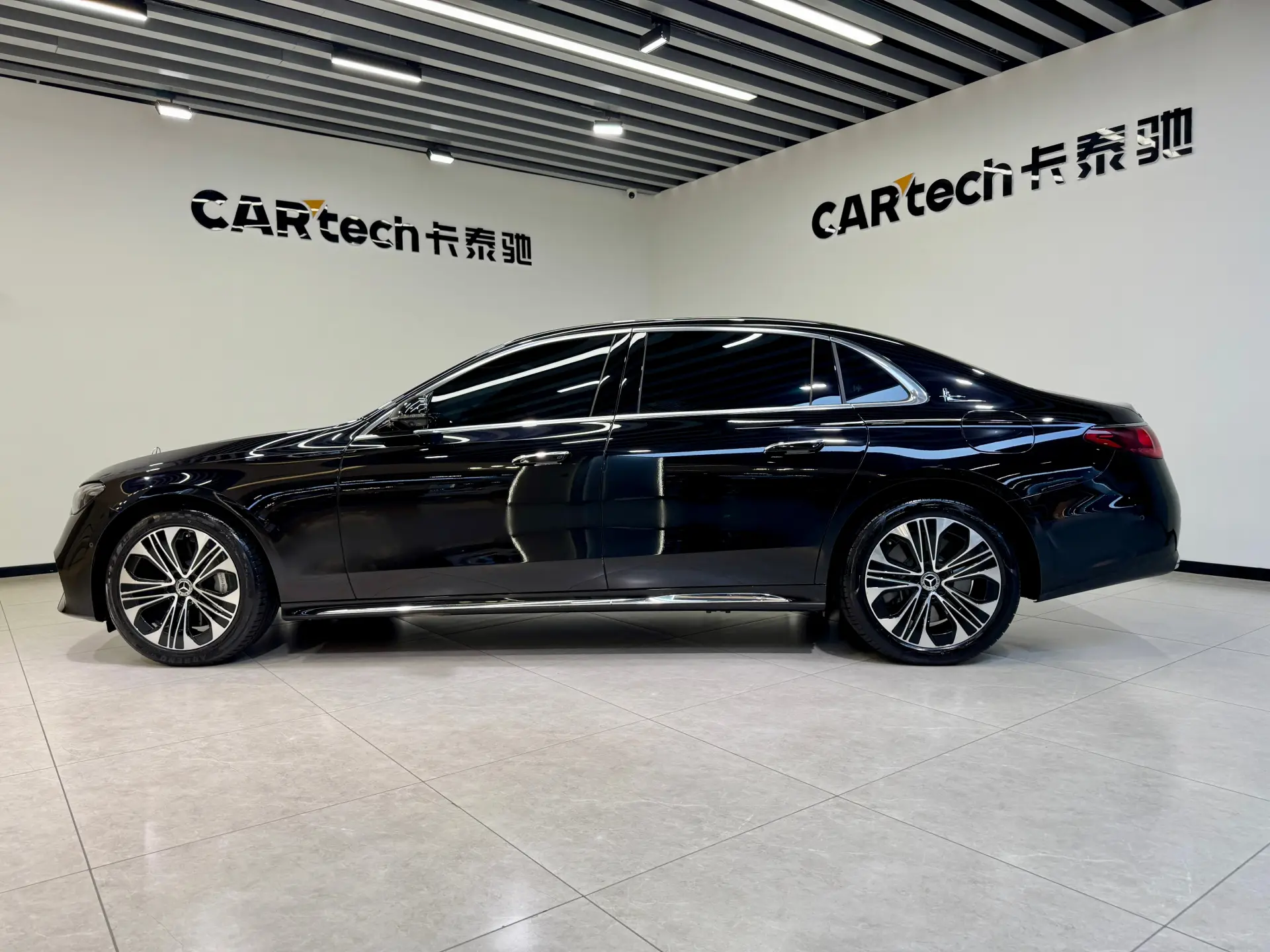 Mercedes-Benz E 350 e, 2025 28