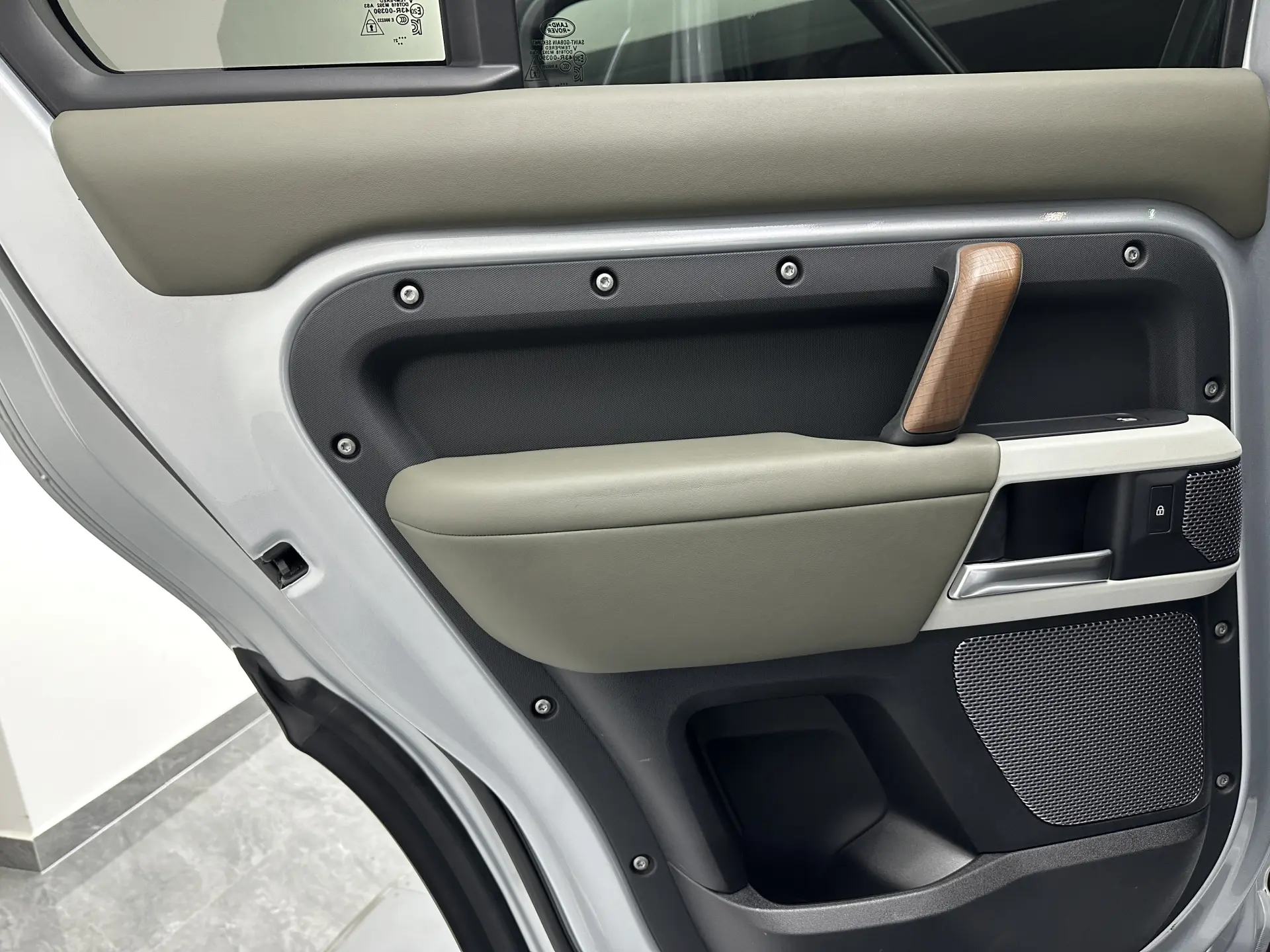 Land Rover Defender, 2021 23