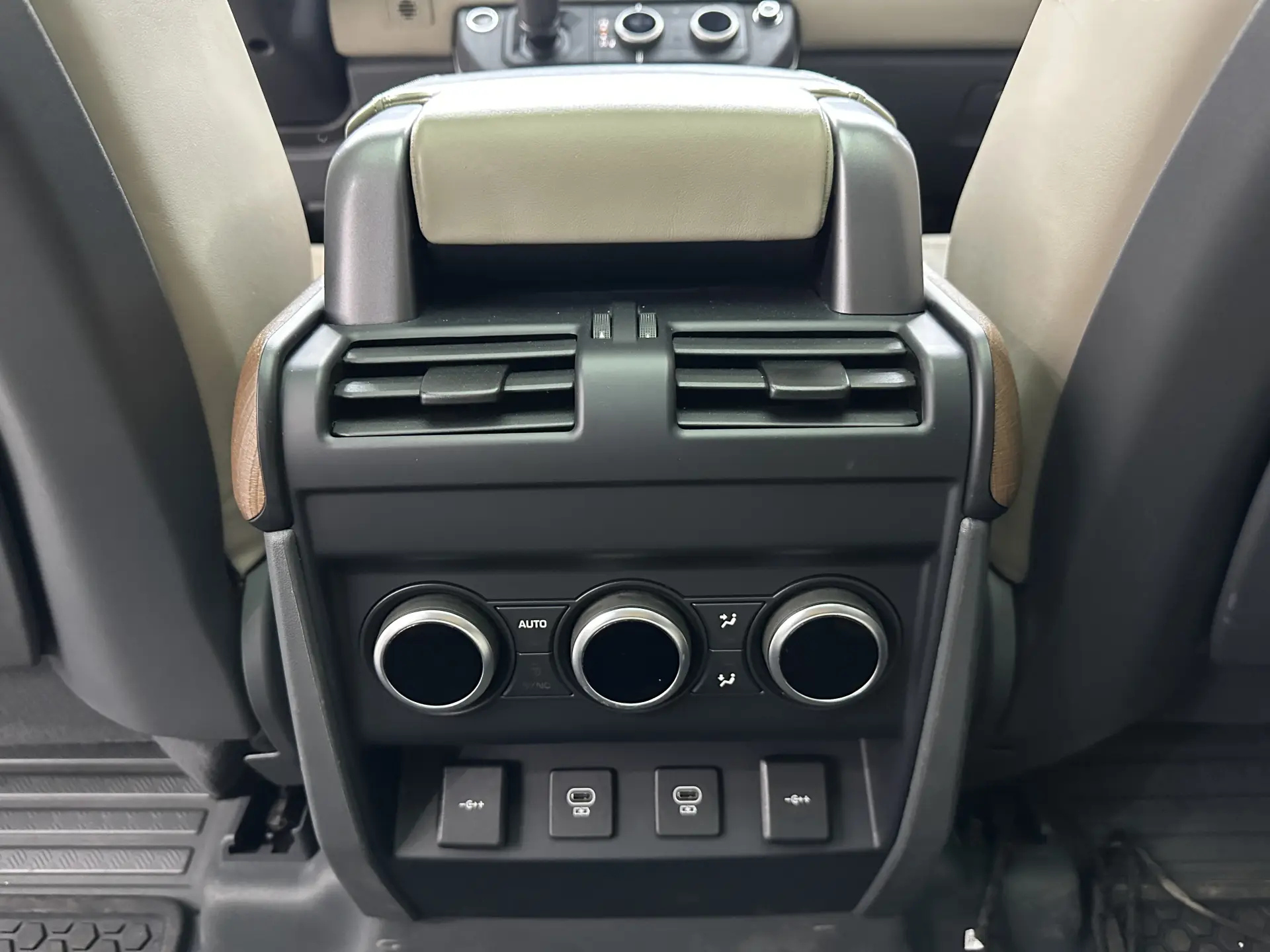 Land Rover Defender, 2021 18