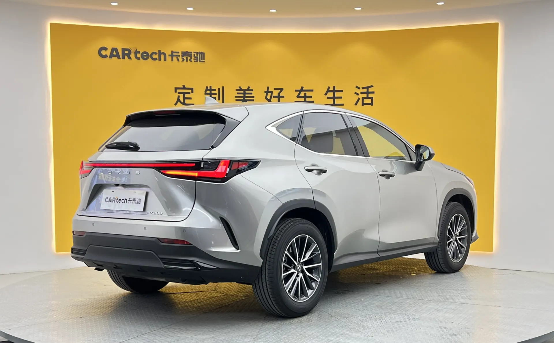 Lexus NX 200, 2025 4