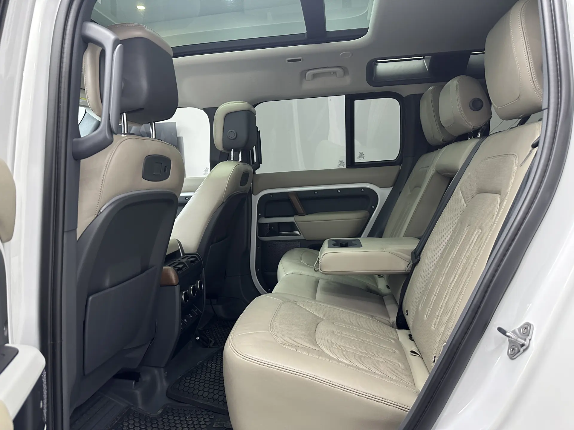 Land Rover Defender, 2021 11