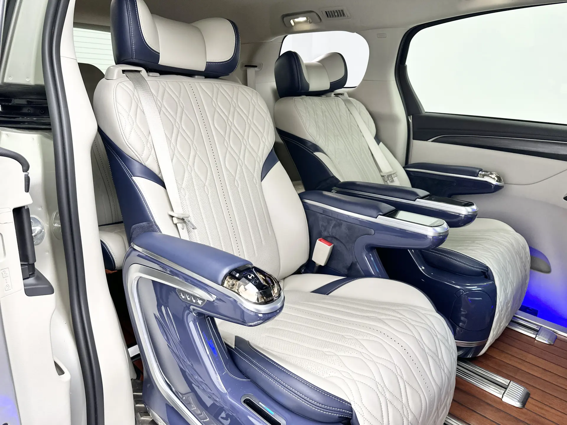 Buick GL8, 2022 13
