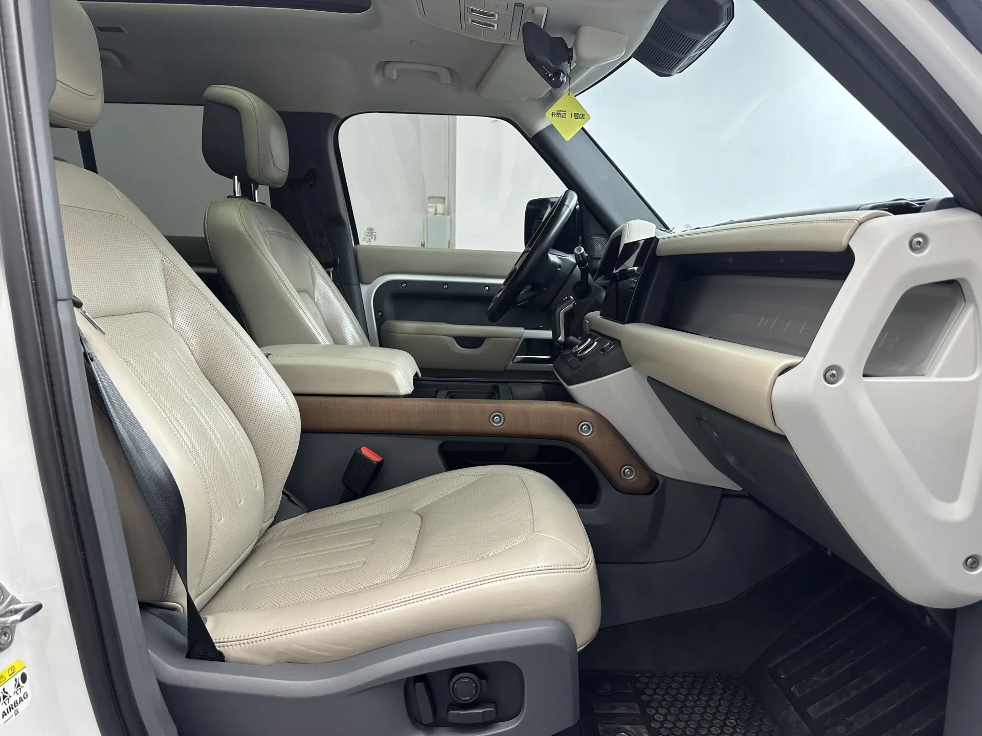 Land Rover Defender, 2021 13