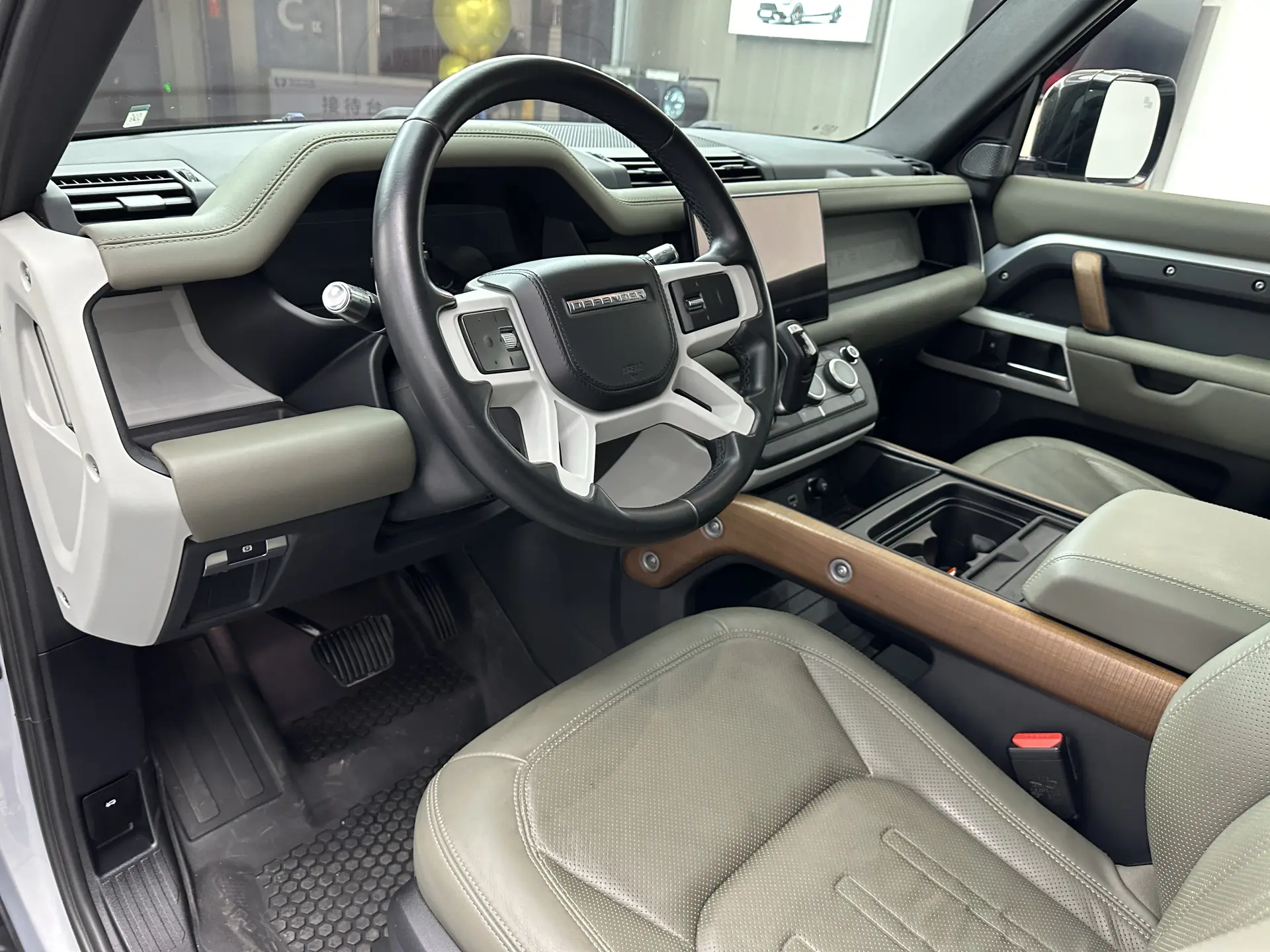 Land Rover Defender, 2021 12