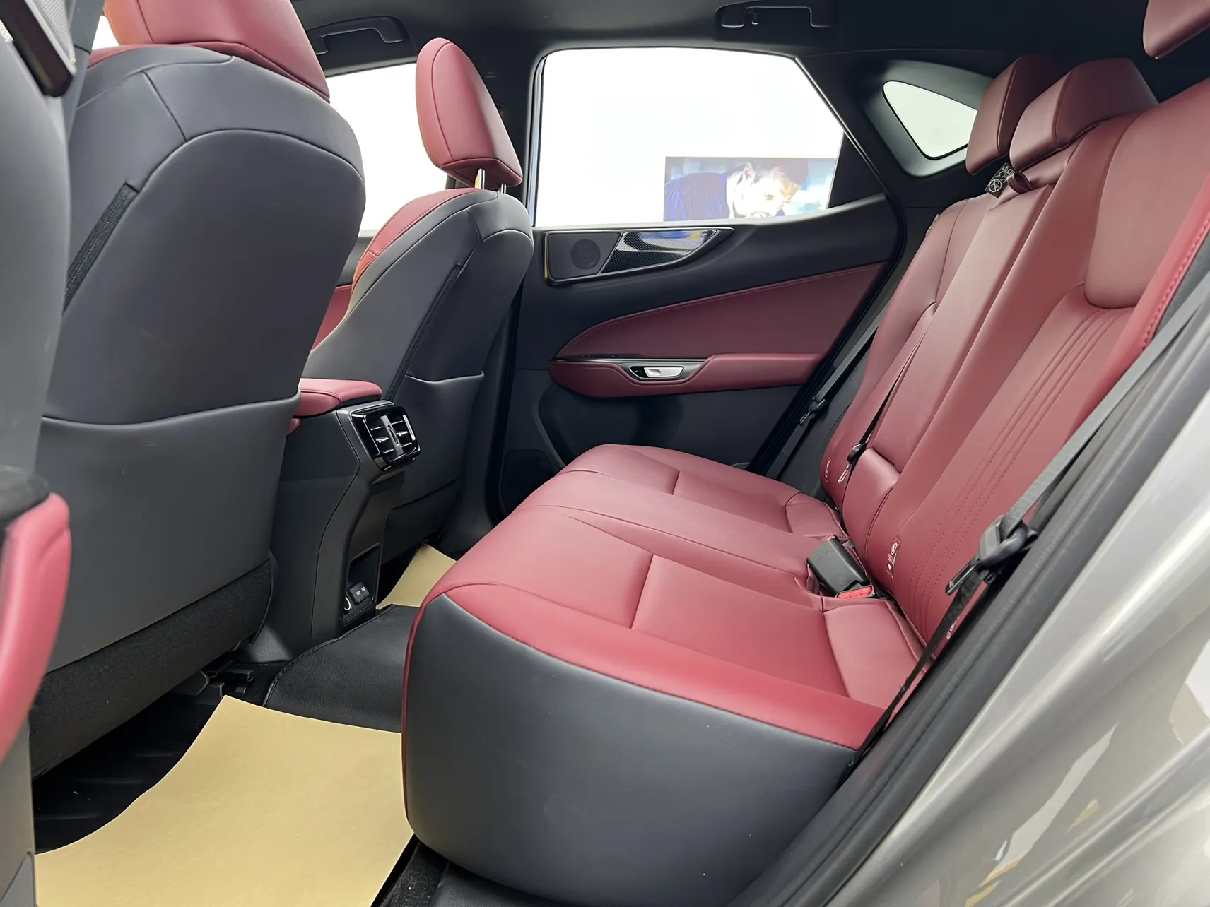 Lexus NX 200, 2025 33