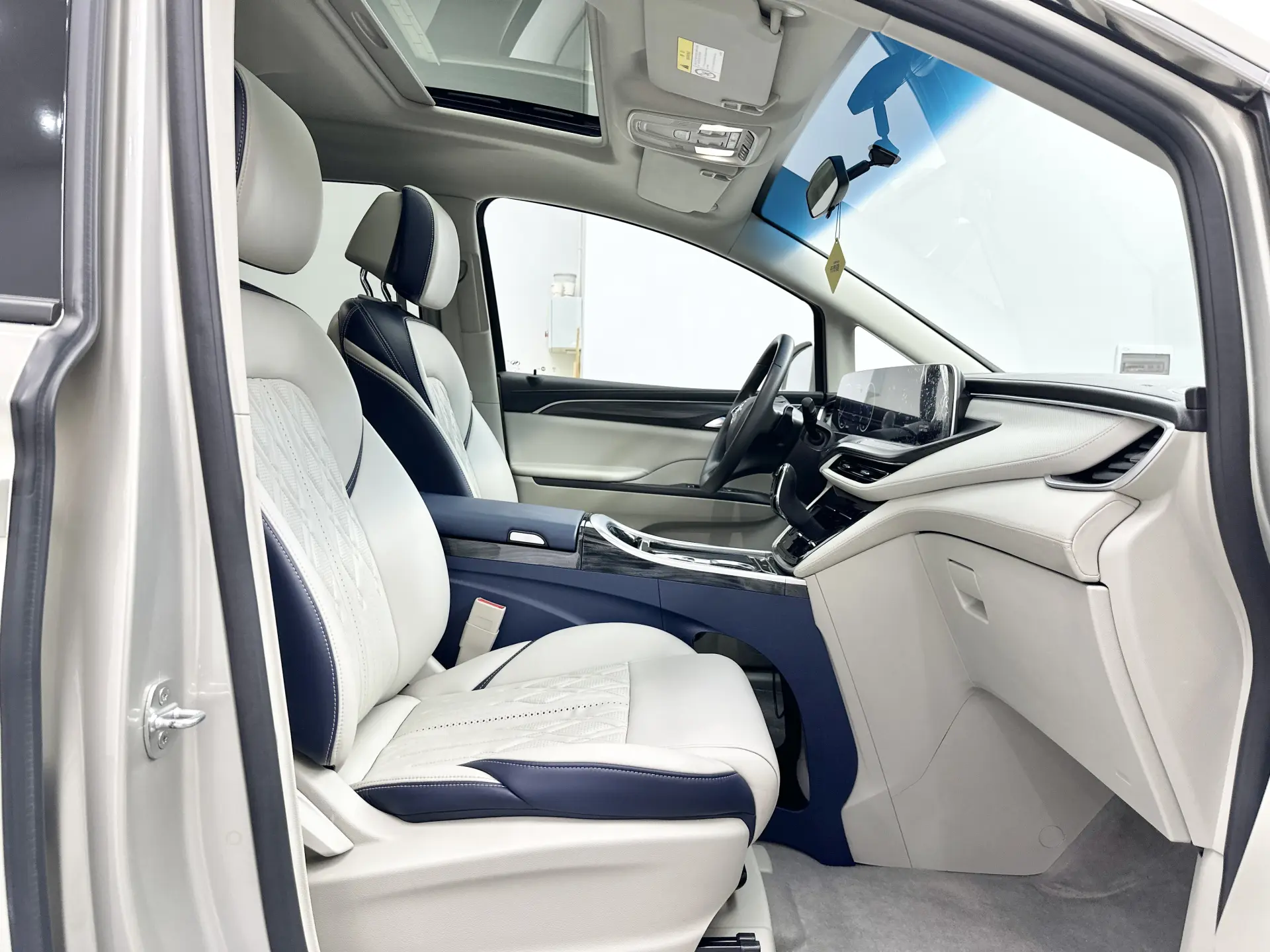 Buick GL8, 2022 11