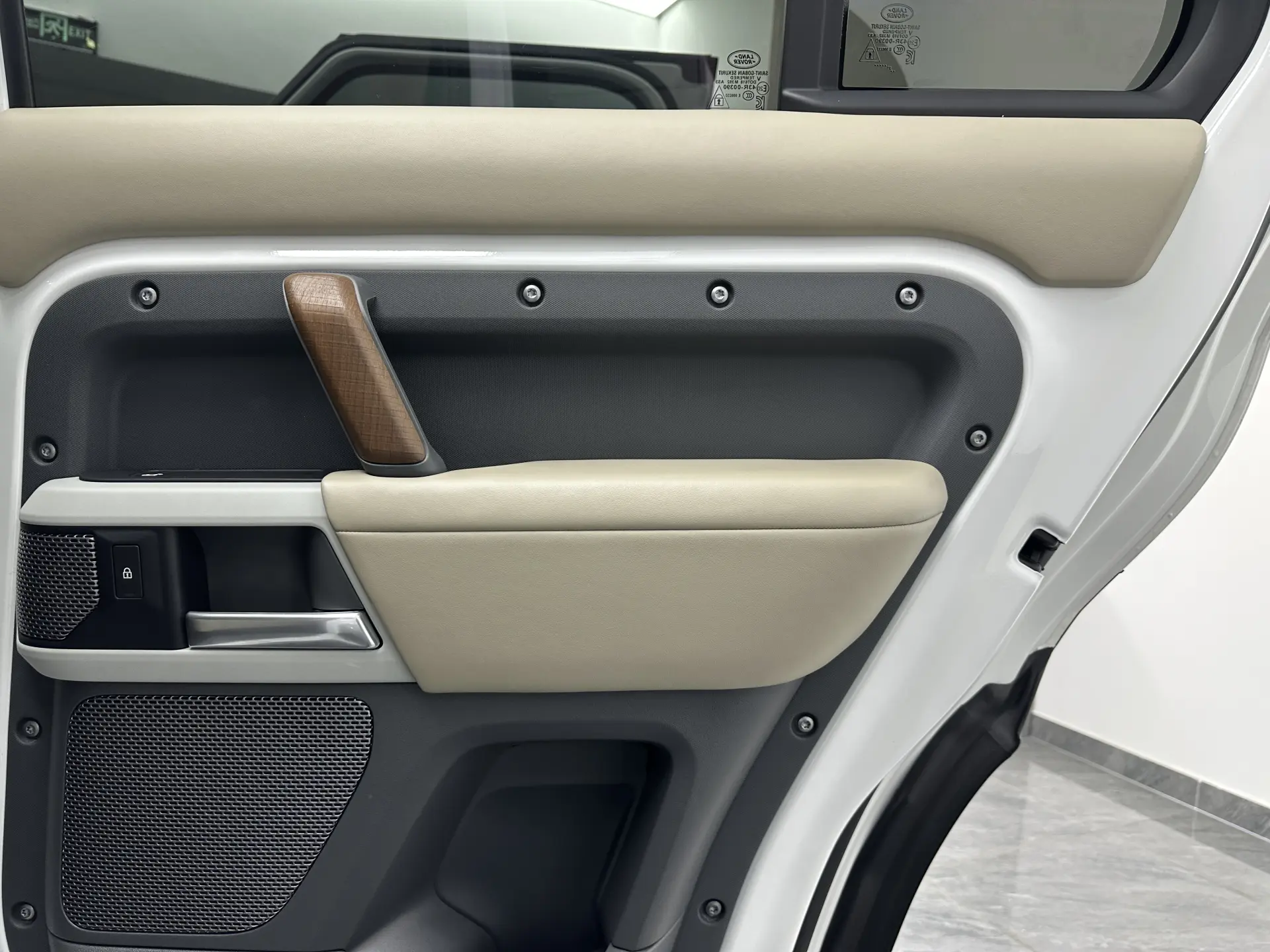 Land Rover Defender, 2021 27
