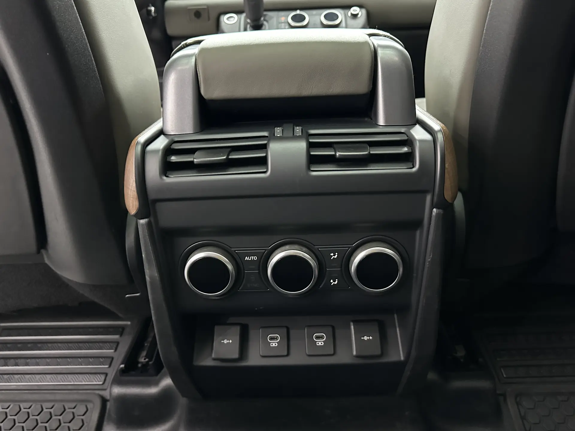 Land Rover Defender, 2021 18