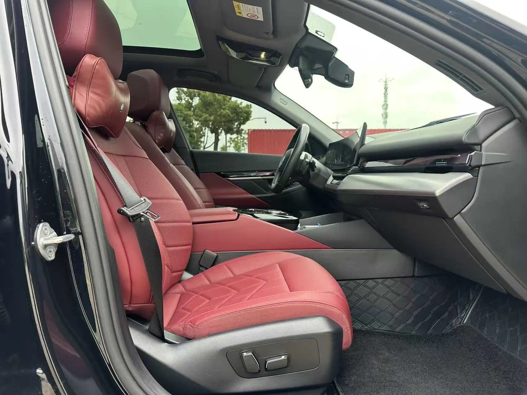 BMW 530Li, 2024 25