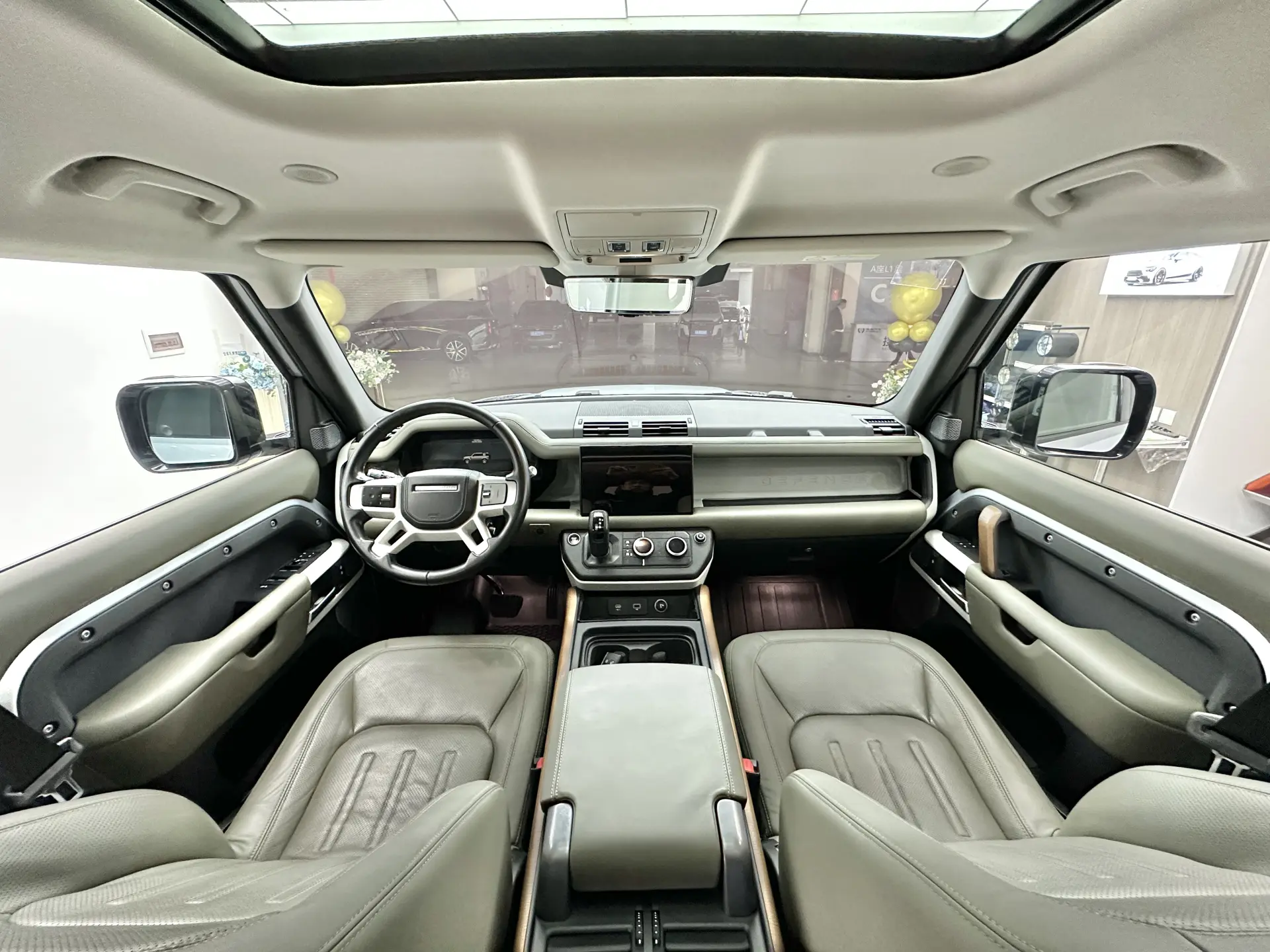 Land Rover Defender, 2021 9