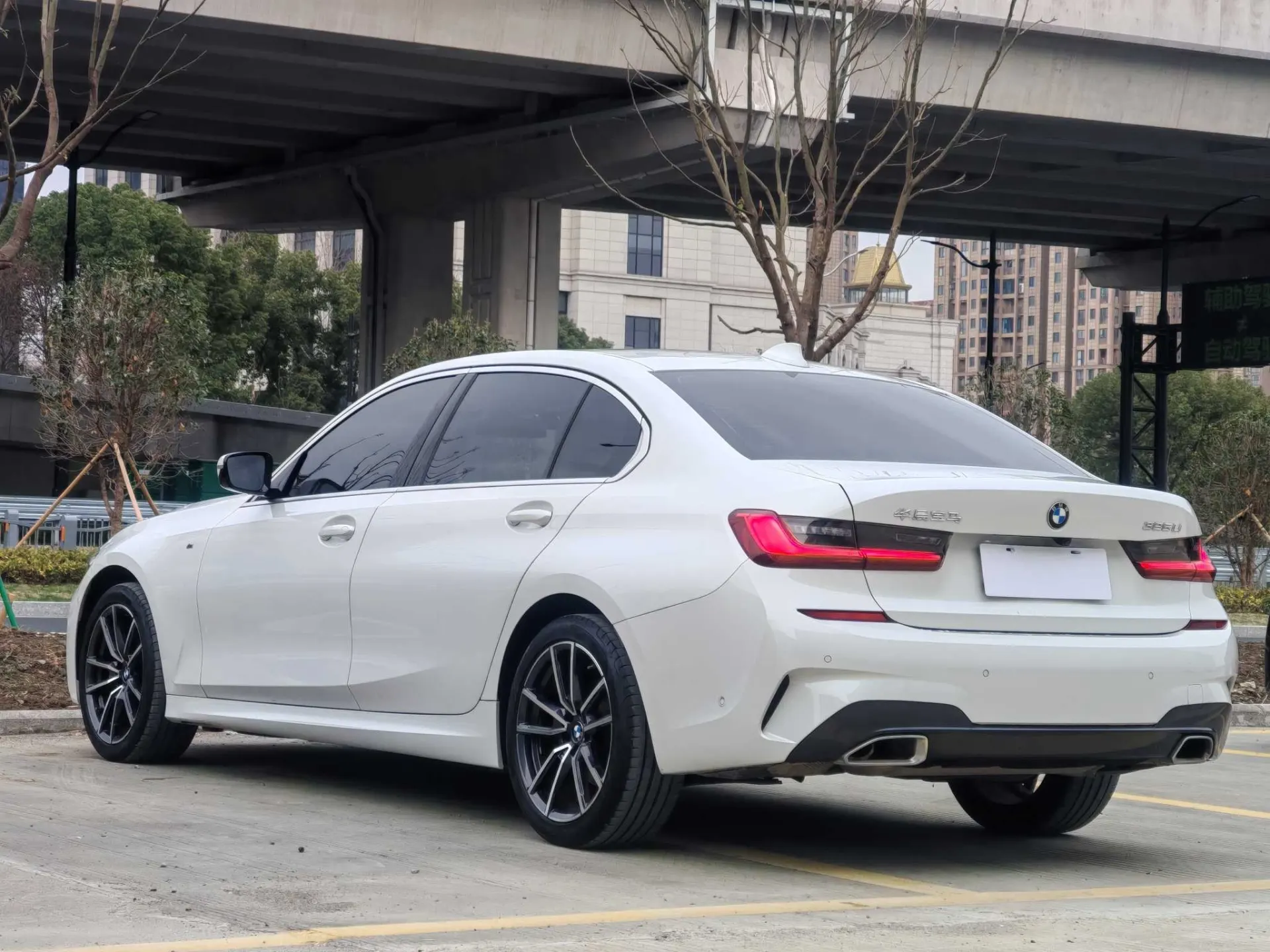 BMW 325Li, 2021 6