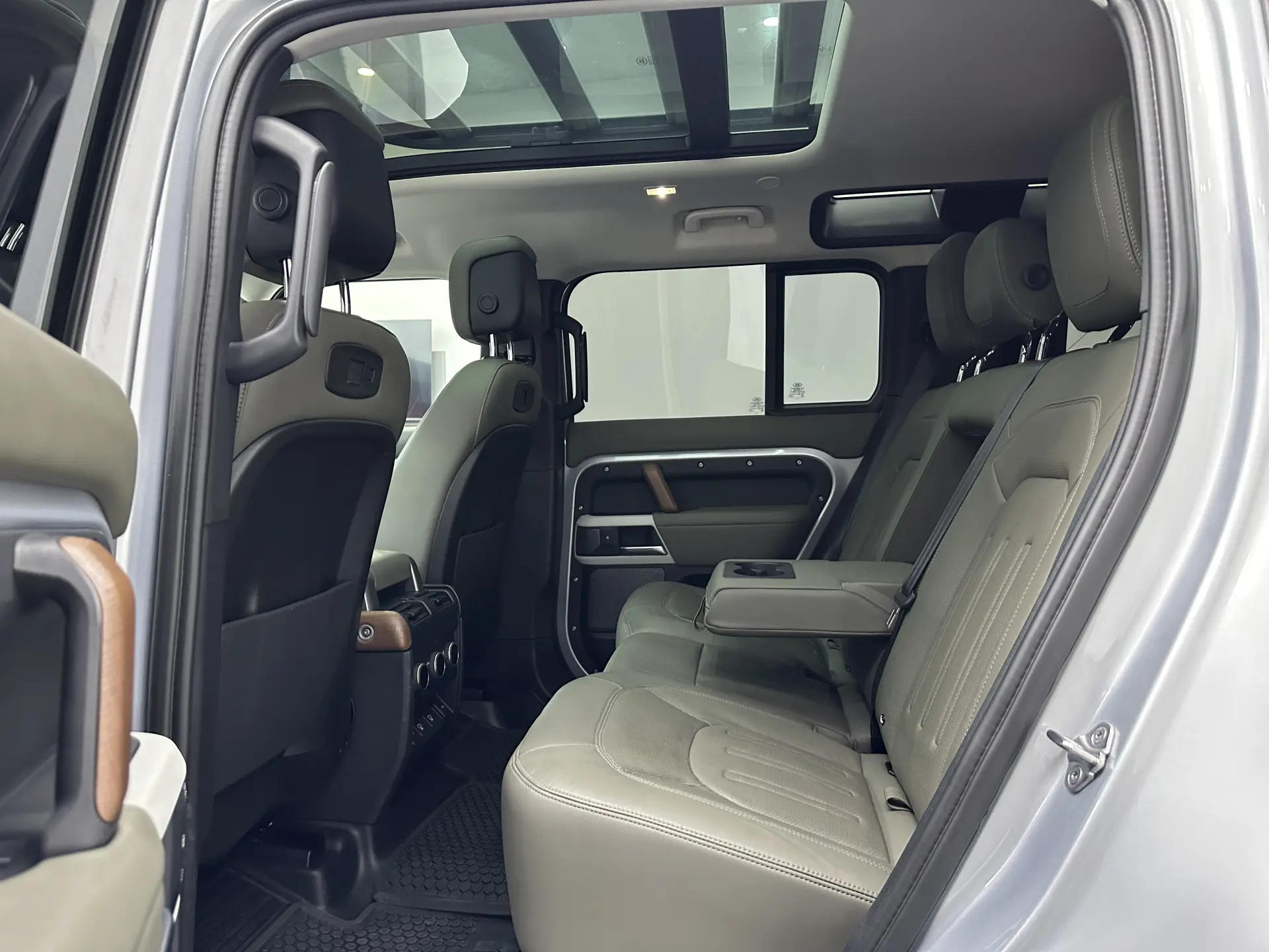 Land Rover Defender, 2021 11