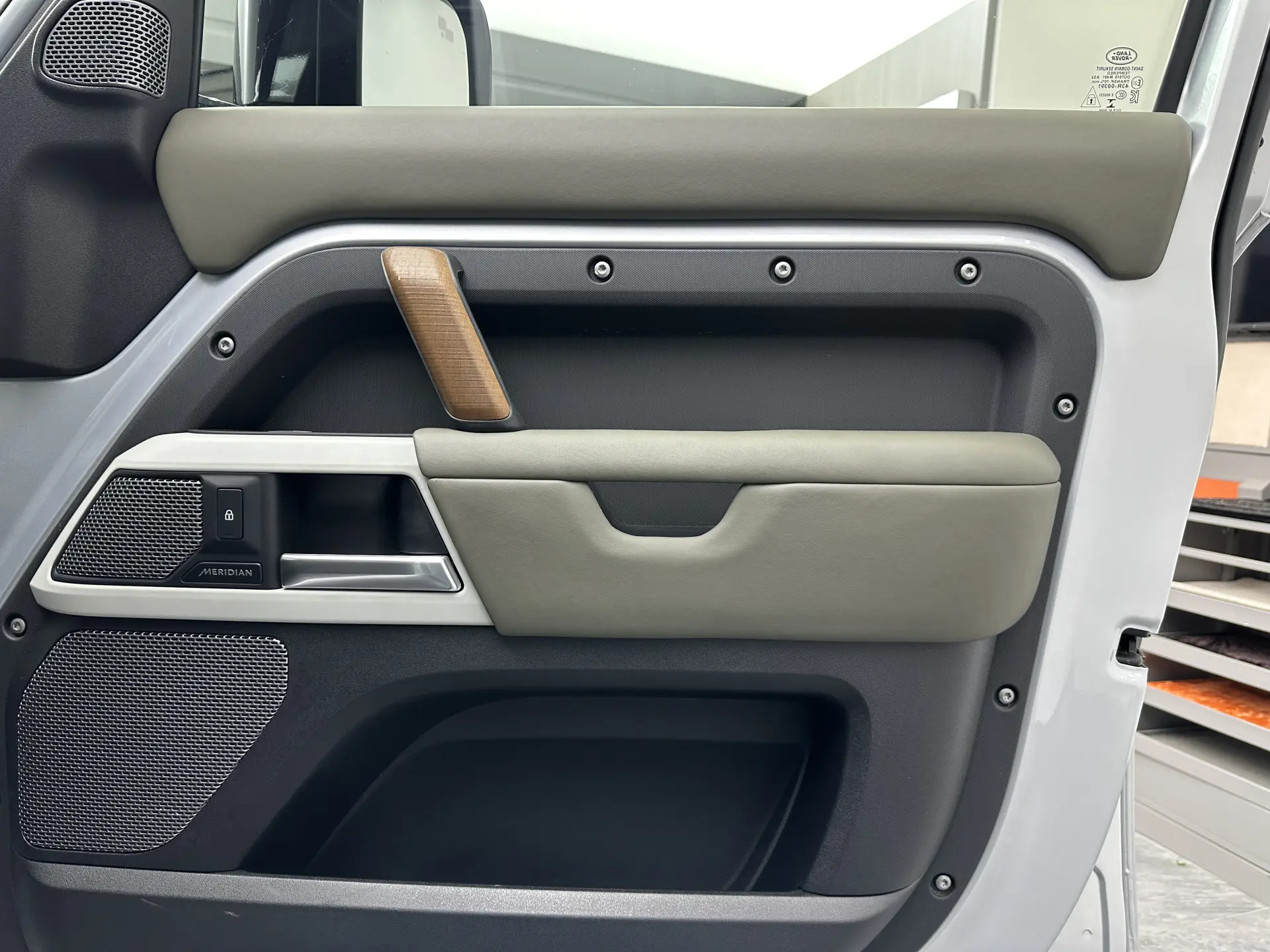 Land Rover Defender, 2021 24