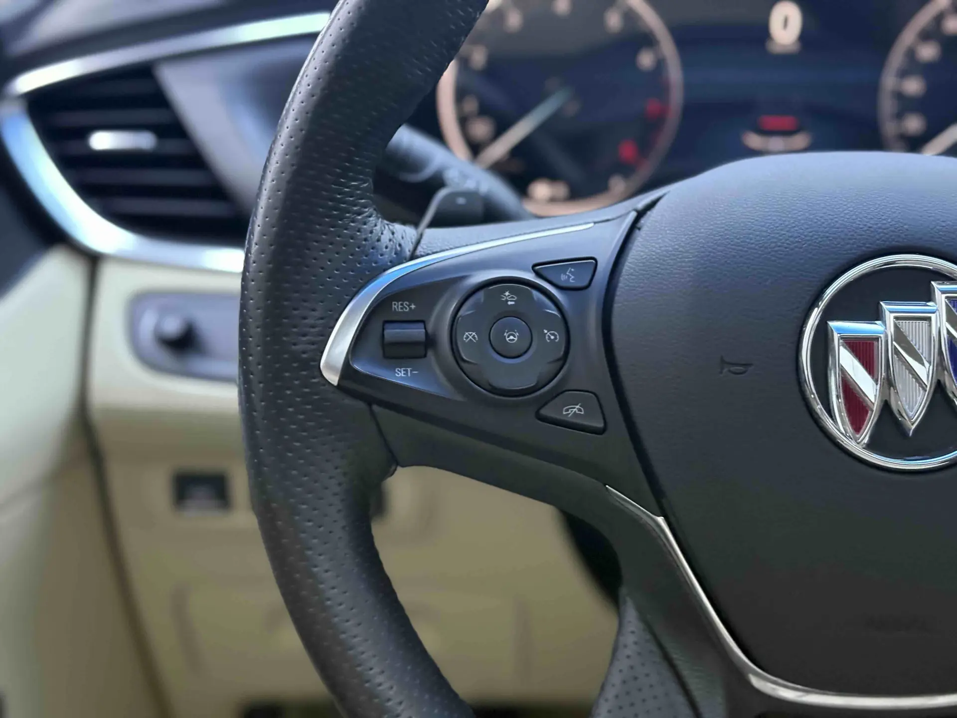 Buick GL8, 2022 11