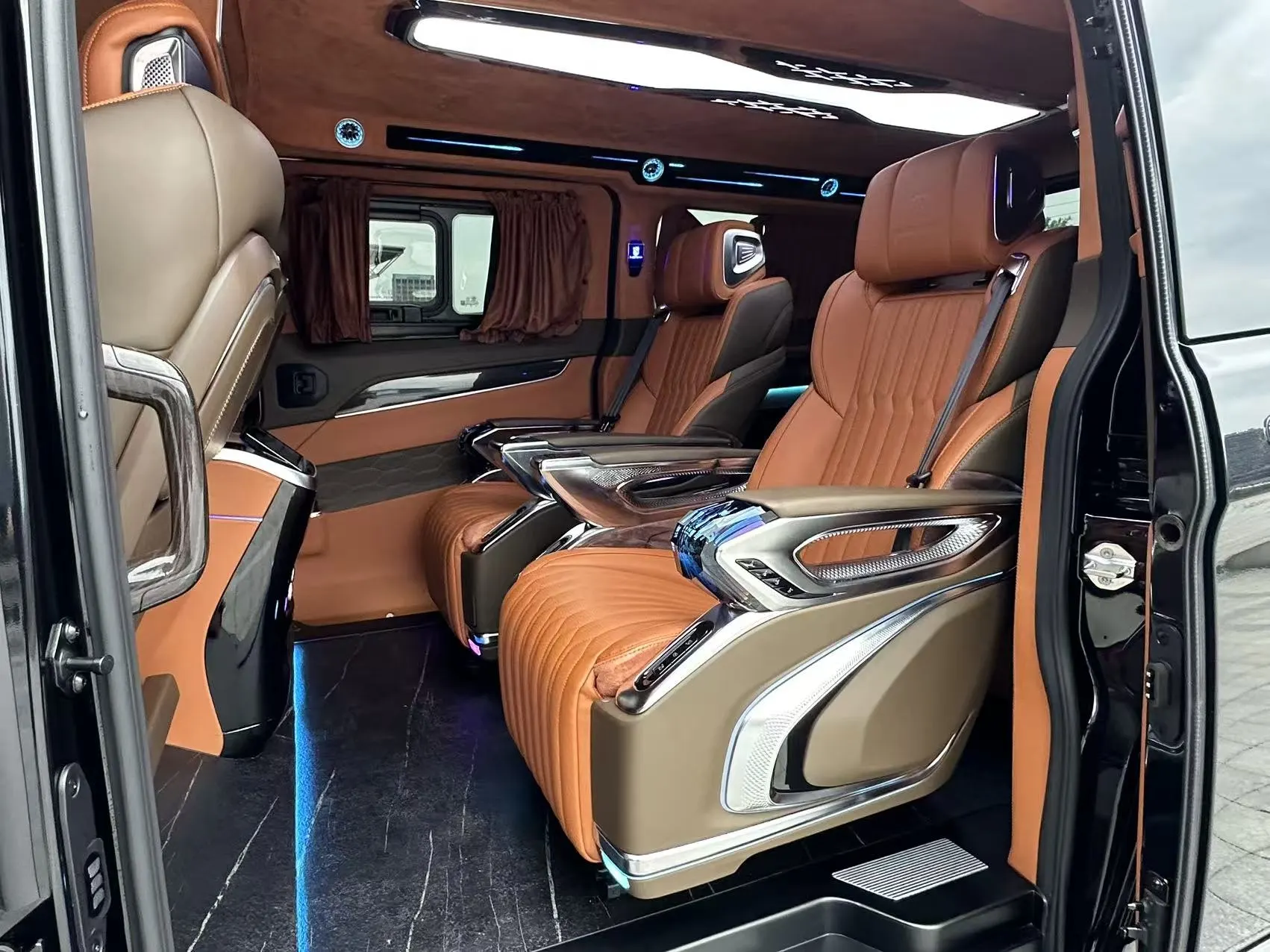 Ford Tourneo, 2024 11