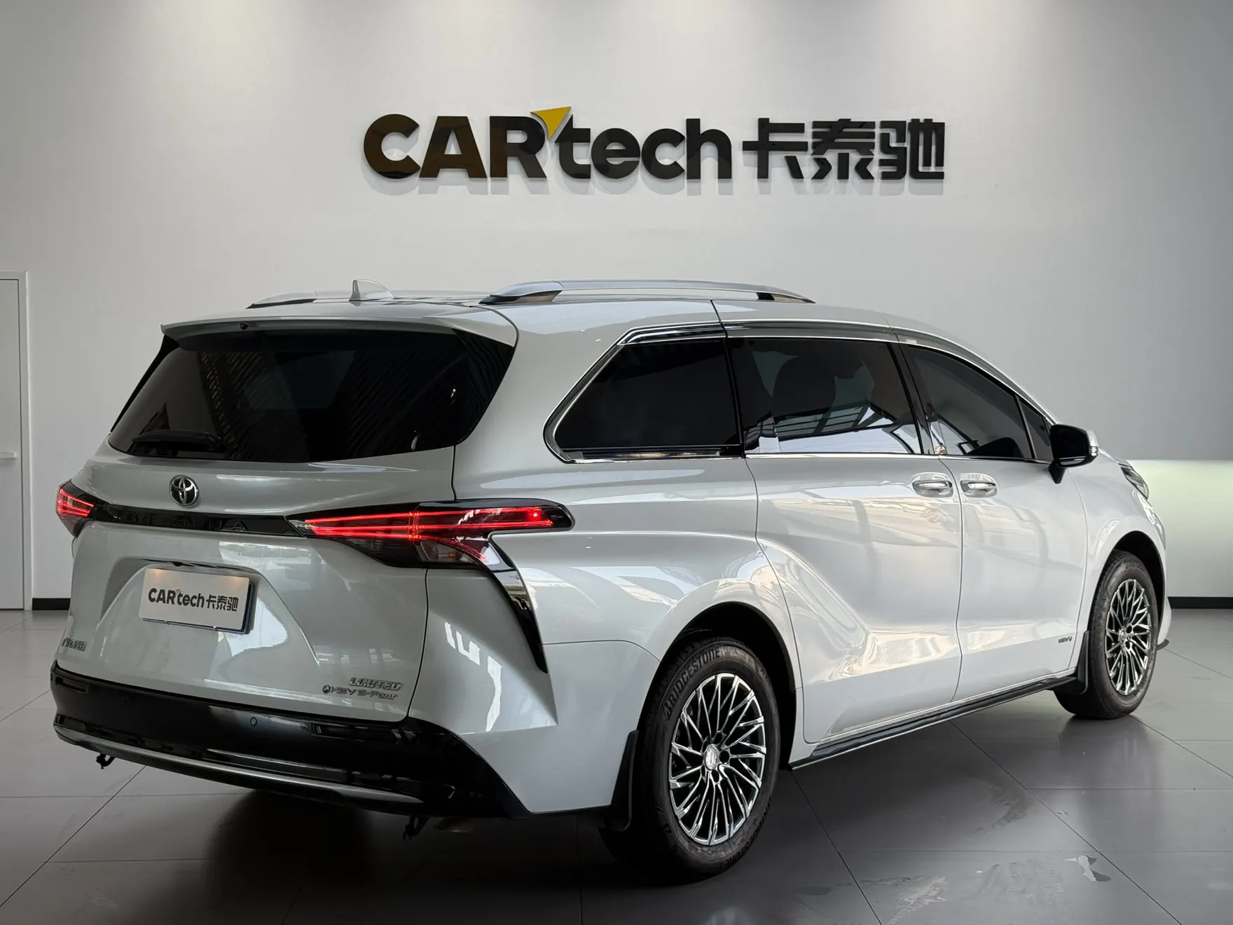 Toyota Sienna, 2024 3