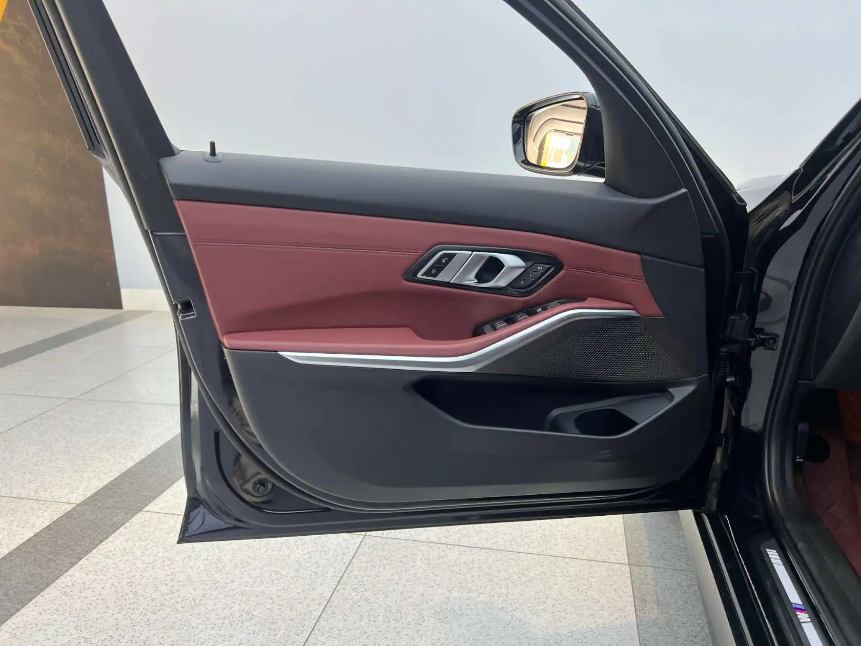 BMW 320Li, 2023 11