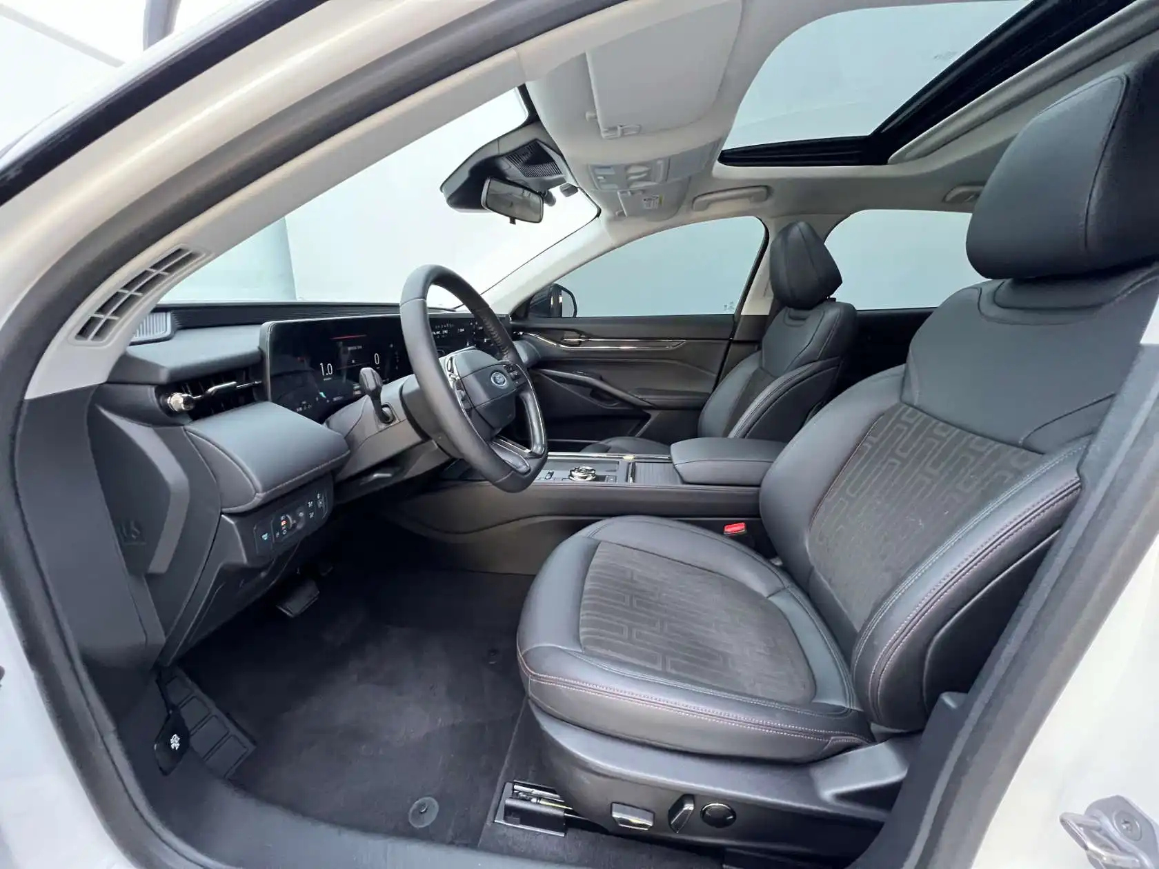 Ford Mondeo, 2023 10