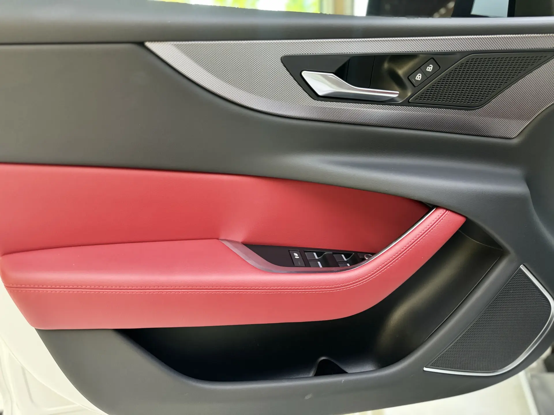 Jaguar XEL, 2023 27