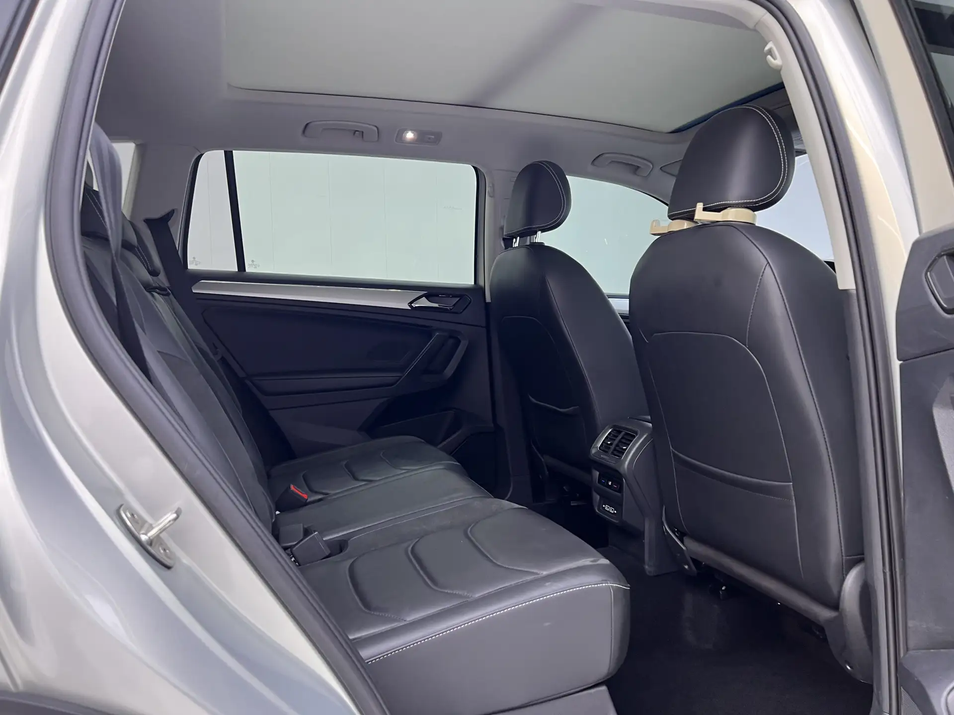 Volkswagen Tiguan L, 2020 24