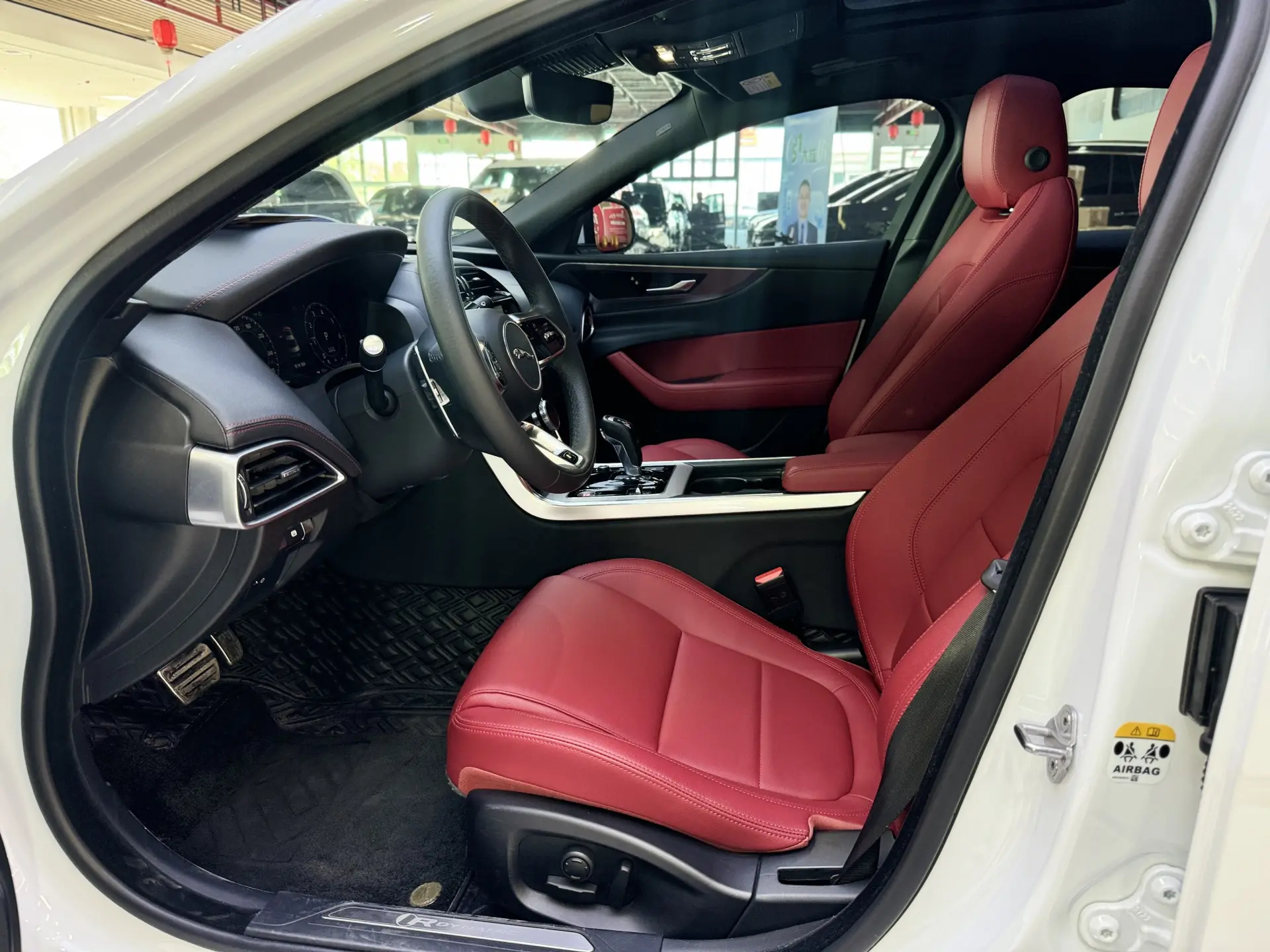Jaguar XEL, 2023 19
