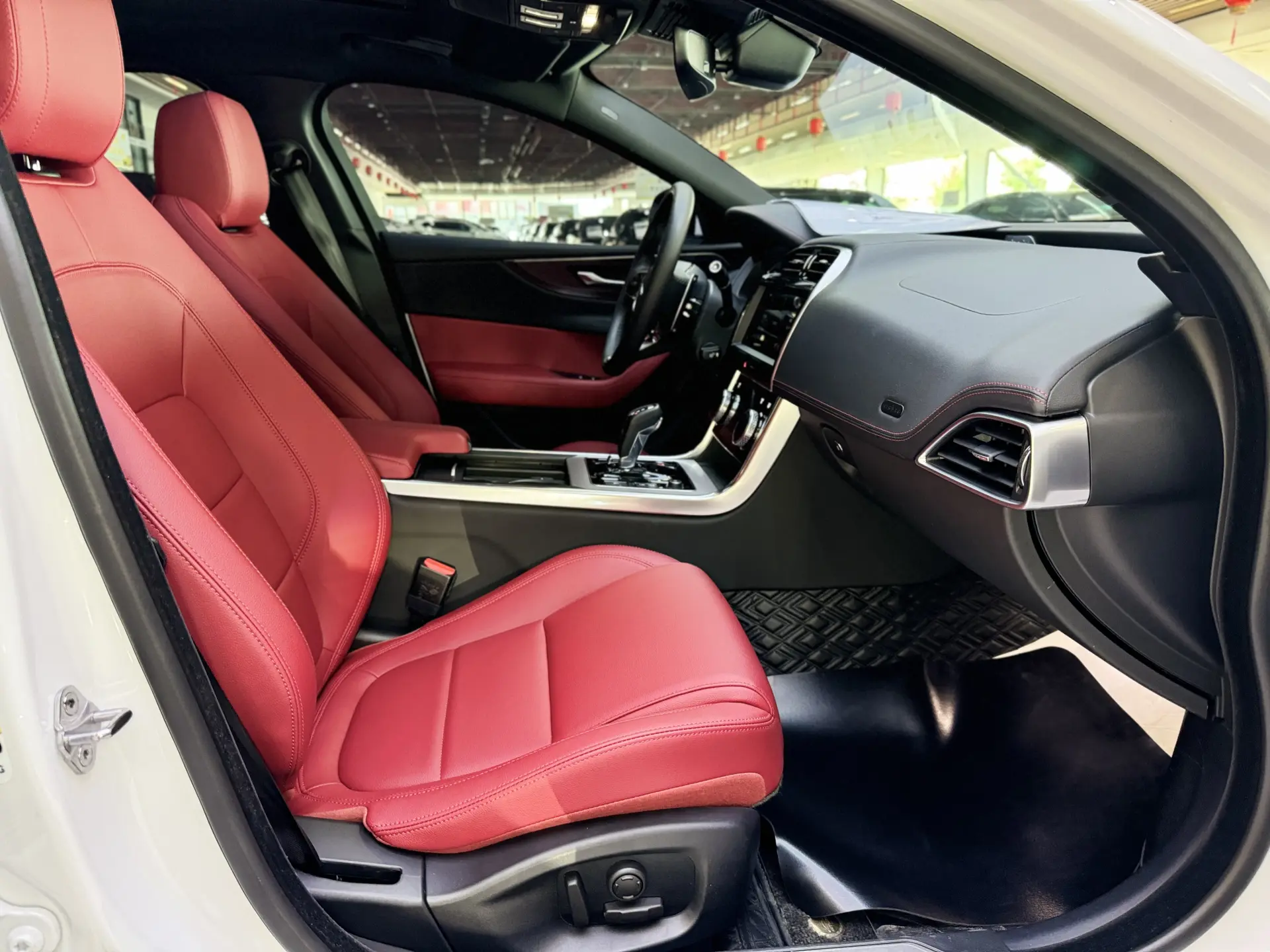 Jaguar XEL, 2023 20