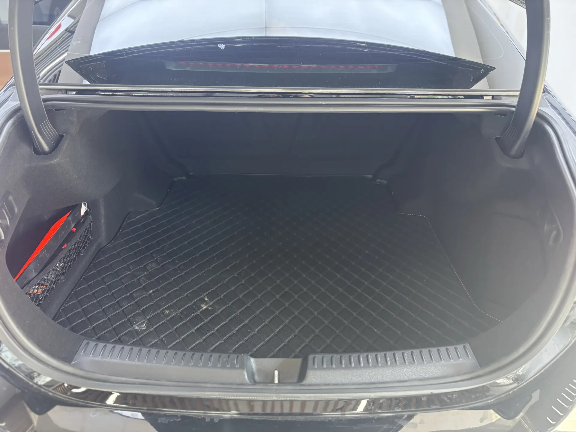 Mercedes-Benz E 300 L, 2024 13
