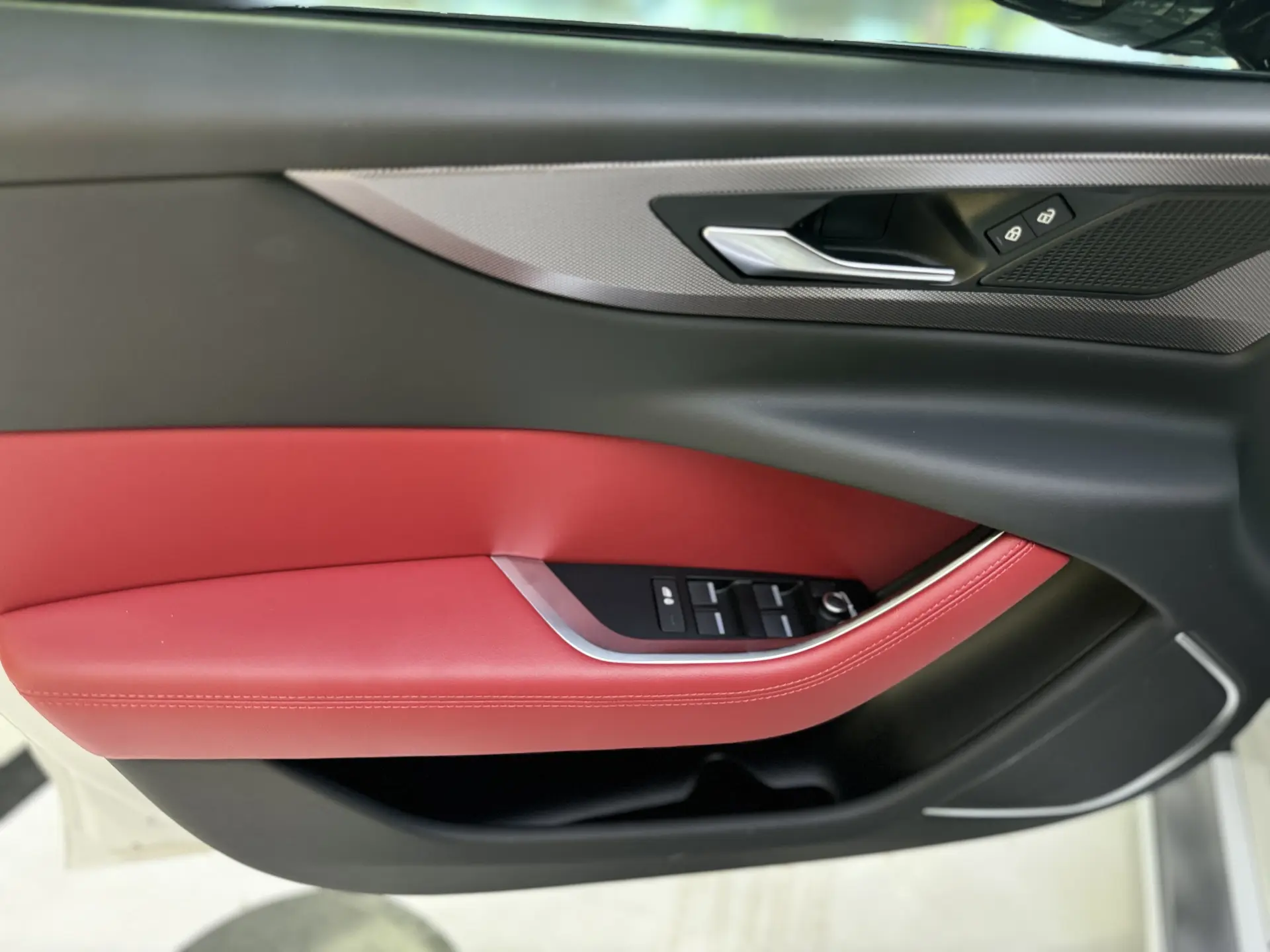 Jaguar XEL, 2023 18