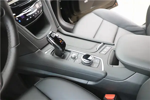 Cadillac XT6, 2025 12