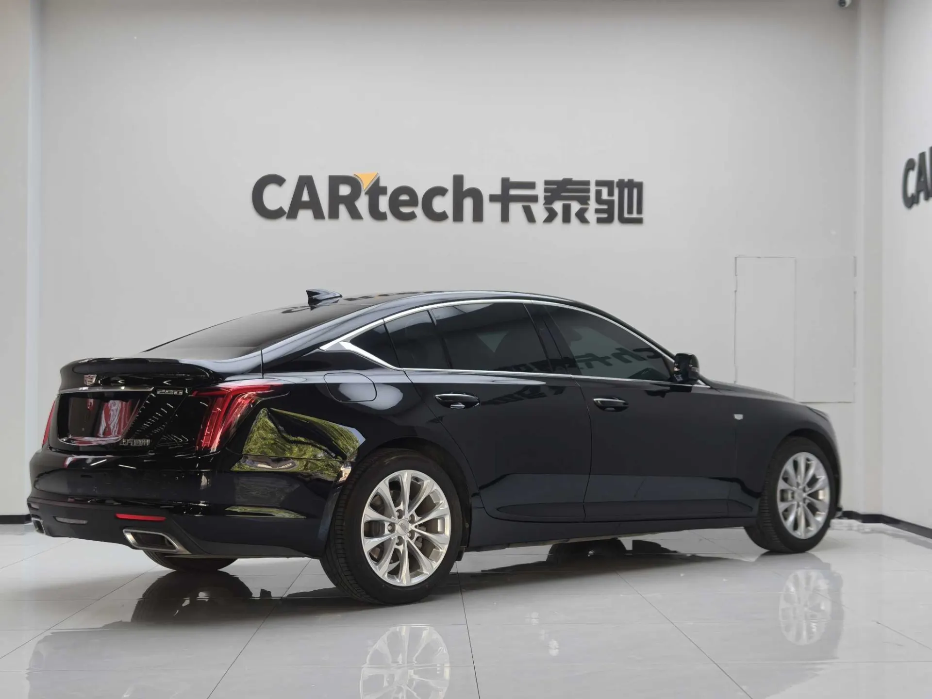 Cadillac CT5, 2023 все фото