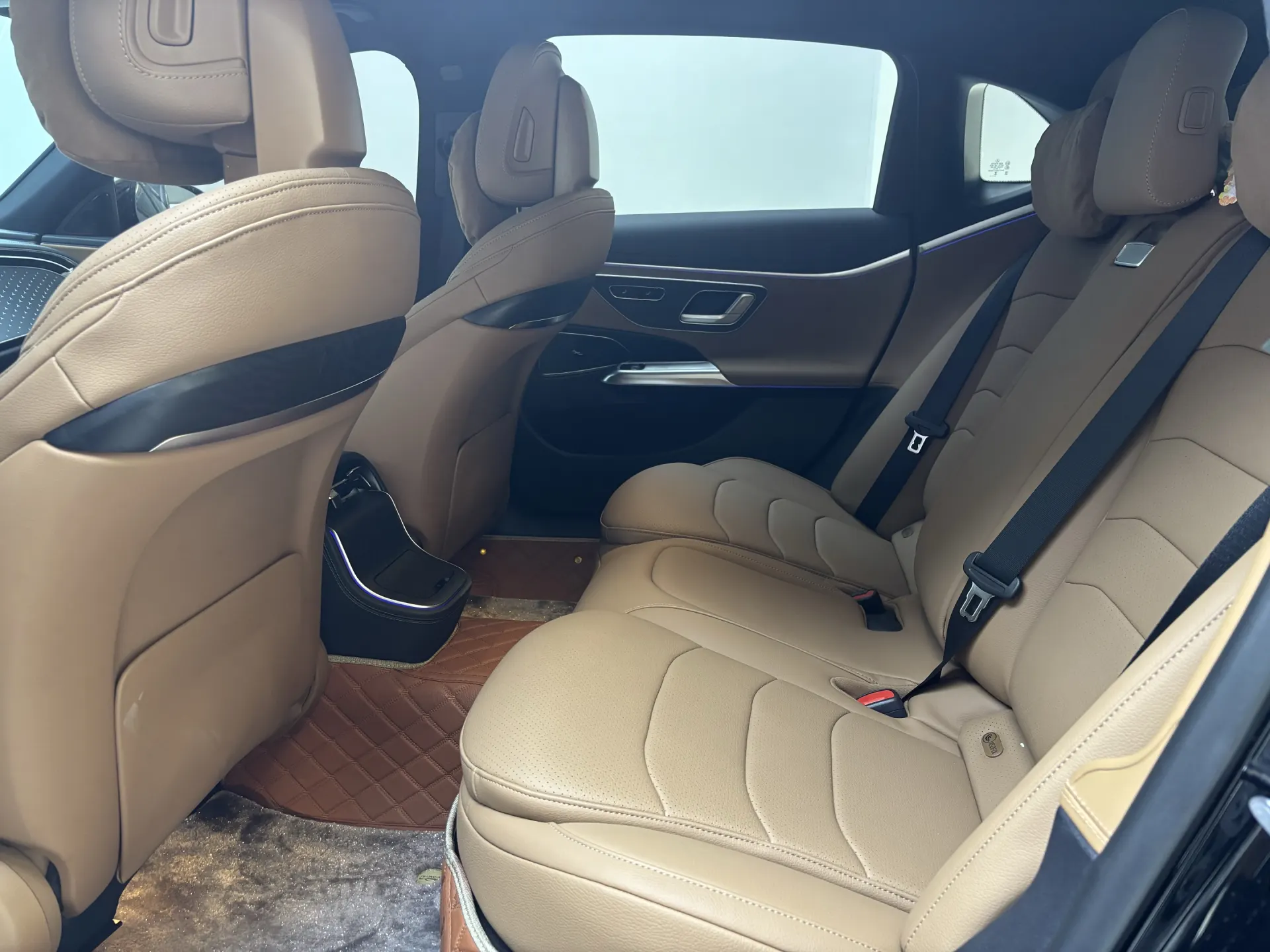 Mercedes-Benz E 300 L, 2024 19