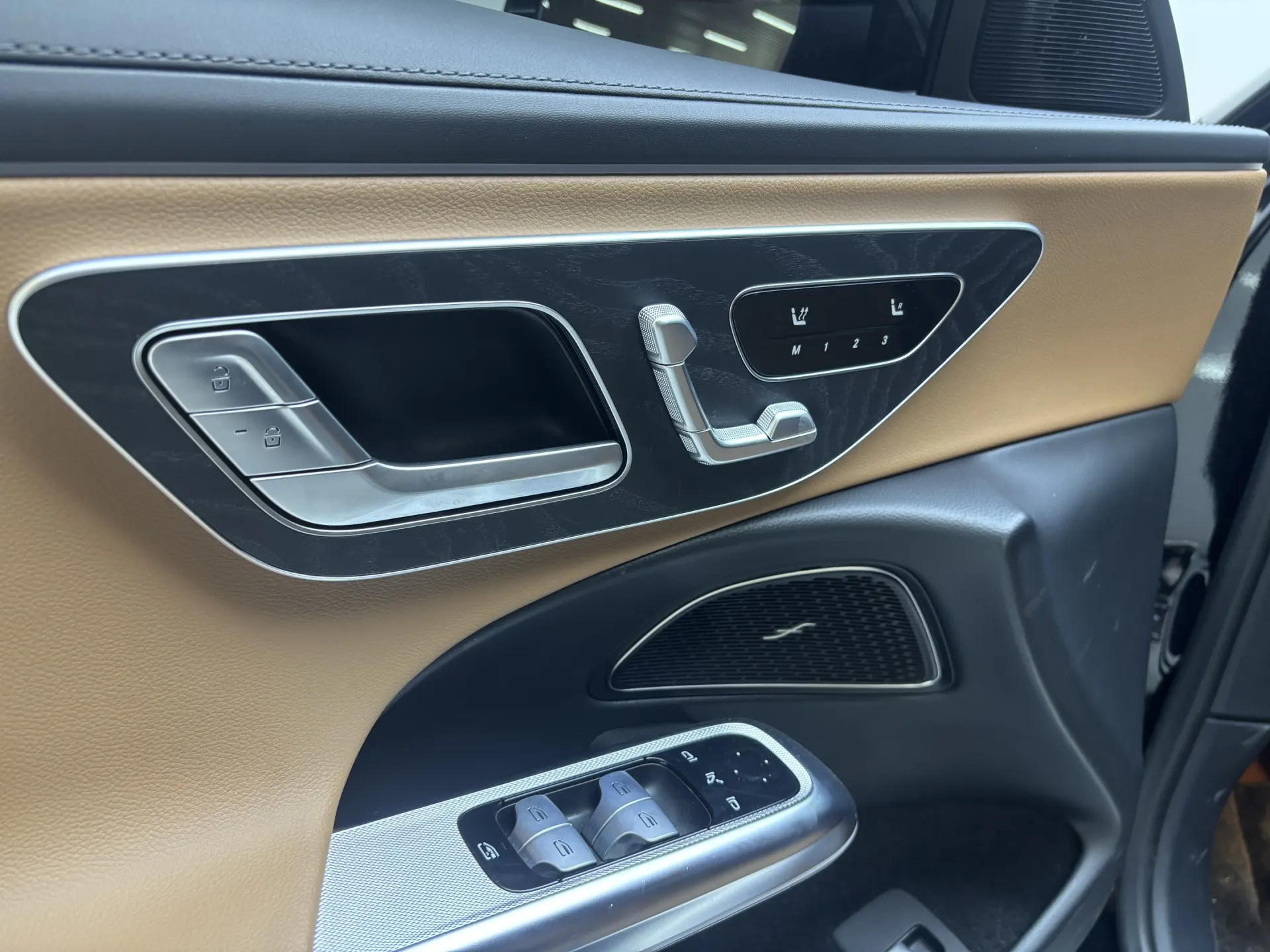 Mercedes-Benz E 300 L, 2024 17