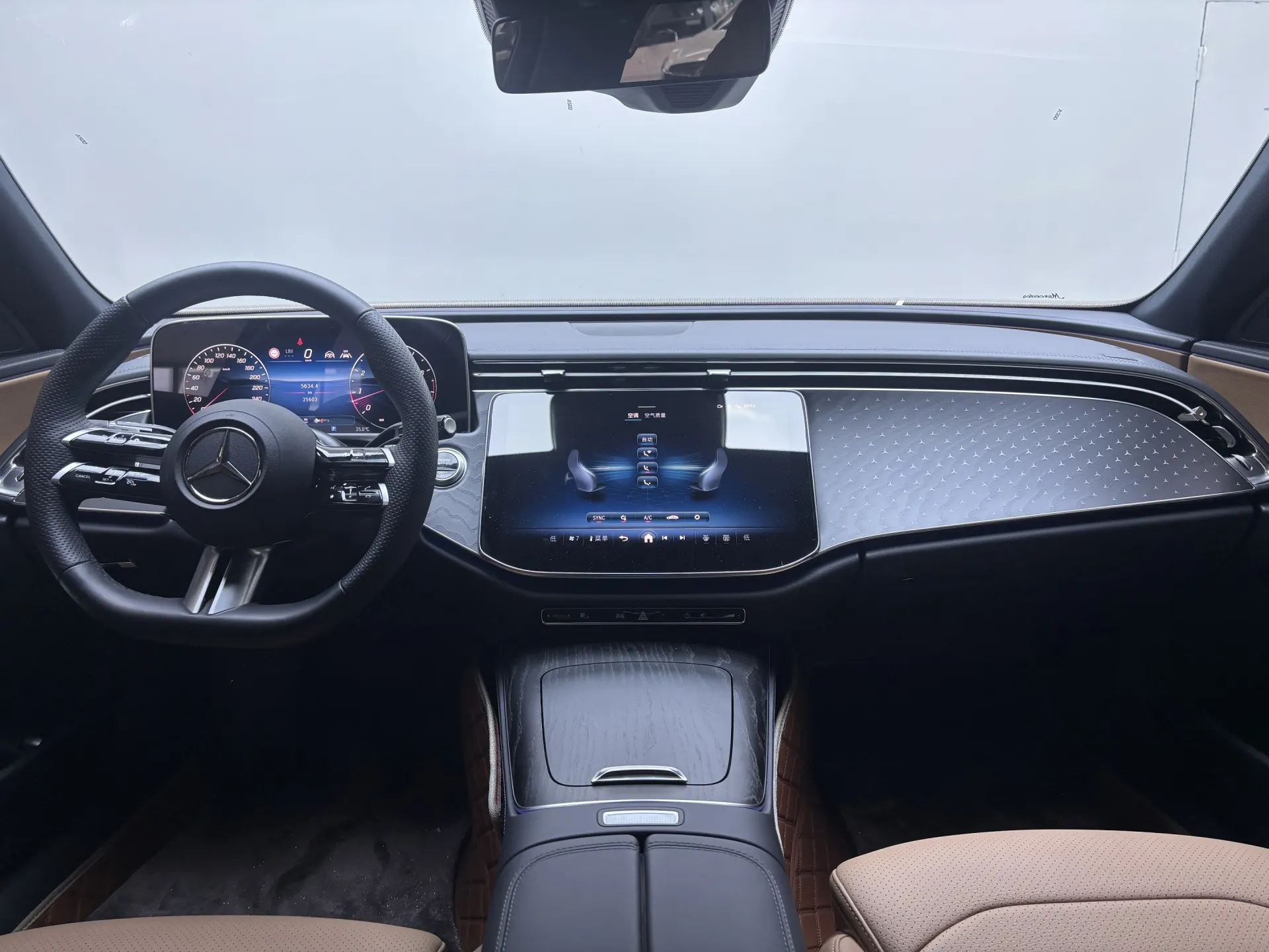 Mercedes-Benz E 300 L, 2024 14