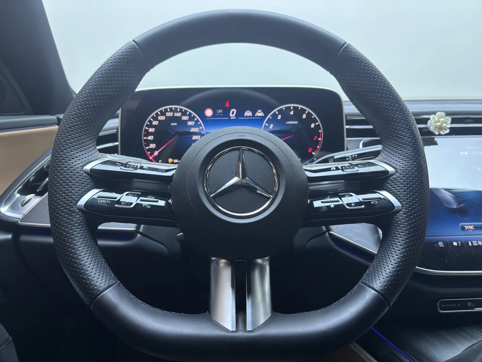 Mercedes-Benz E 300 L, 2024 15
